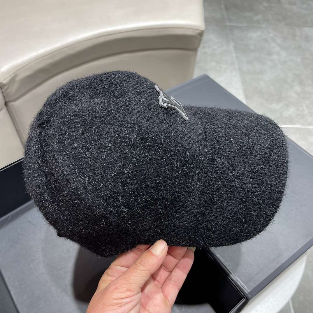 L0vis Vvtt0n Corduroy Cap Black For Women