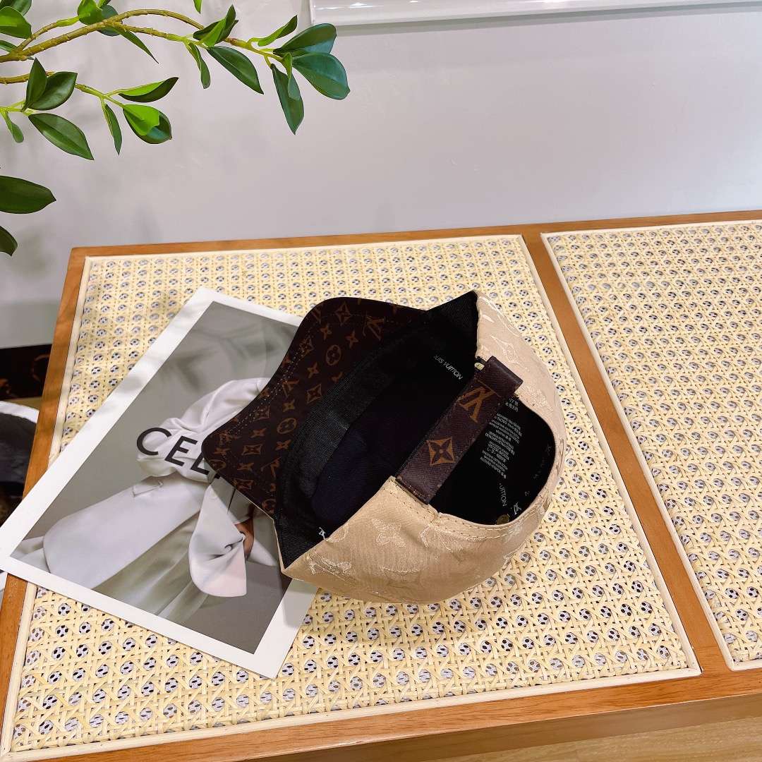 L0vis Vvtt0n Day Cap Gold For Women