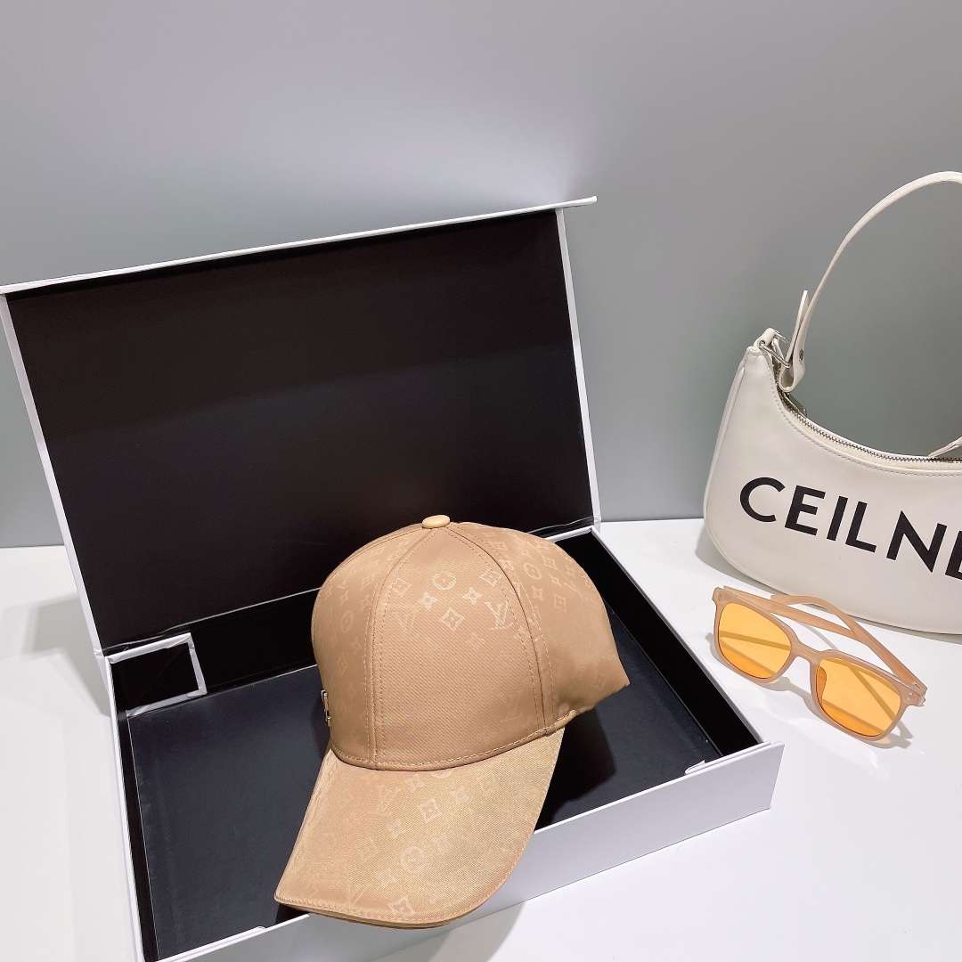 L0vis Vvtt0n Iconic Cap Beige For Men