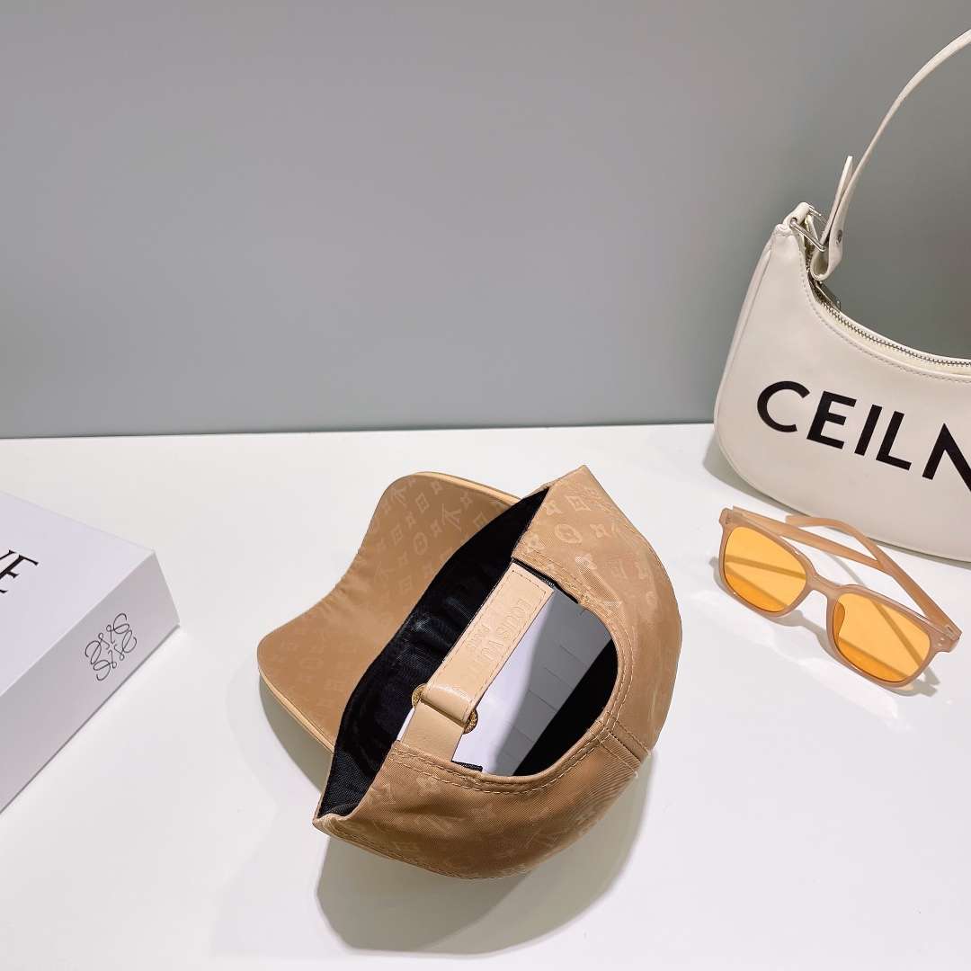 L0vis Vvtt0n Iconic Cap Beige For Men