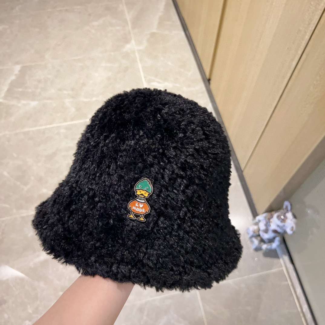 L0vis Vvtt0n Duck Beanie LV Black For Women