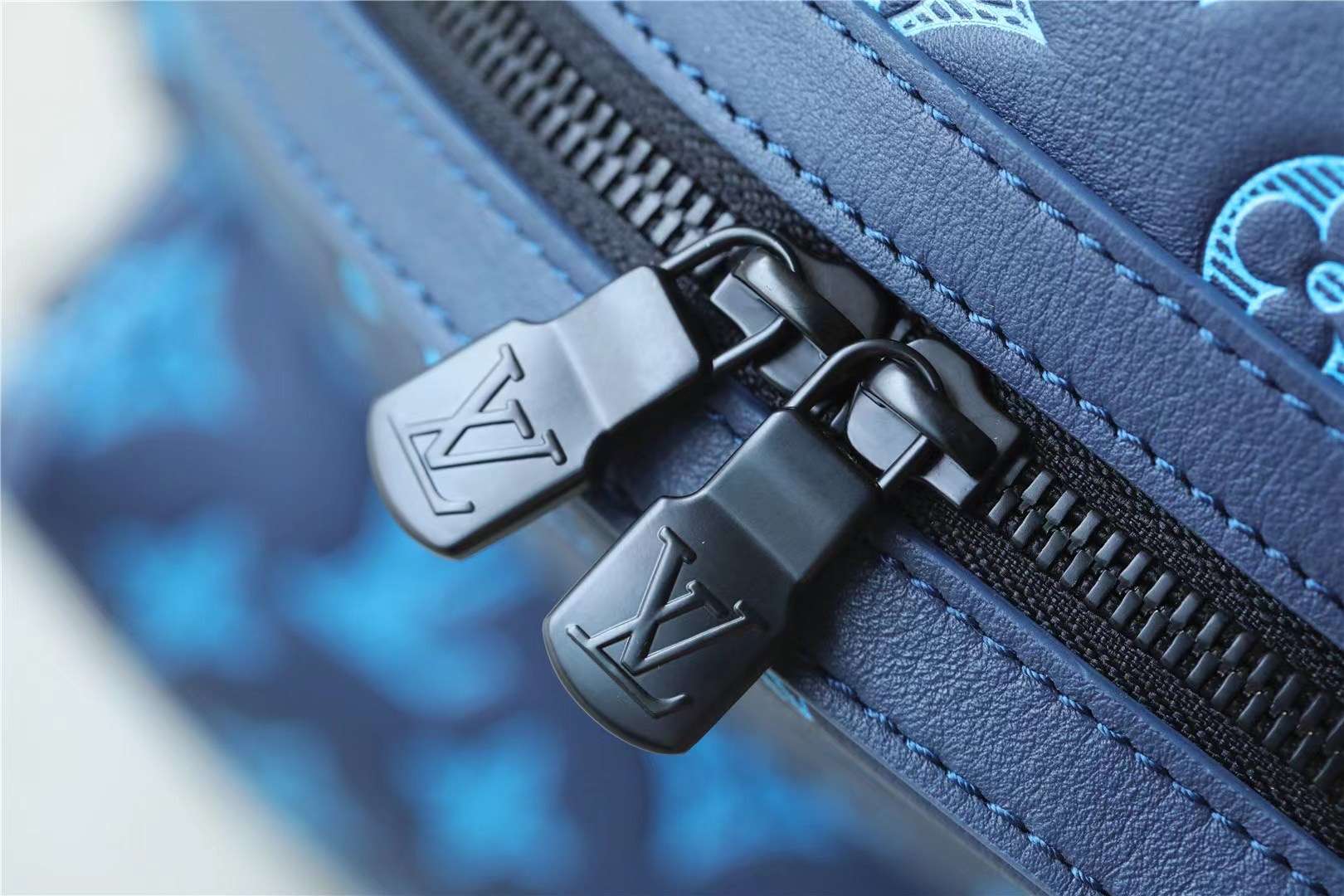 L0vis Vvtt0n Discovery Backpack Dark Blue For Men 11.4in/29cm