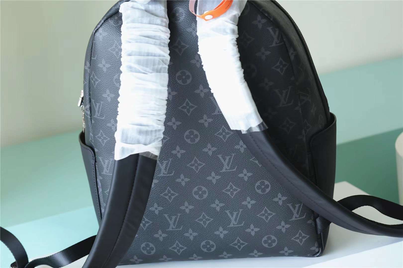 L0vis Vvtt0n Discovery Backpack Black For Men 11.4in/29cm