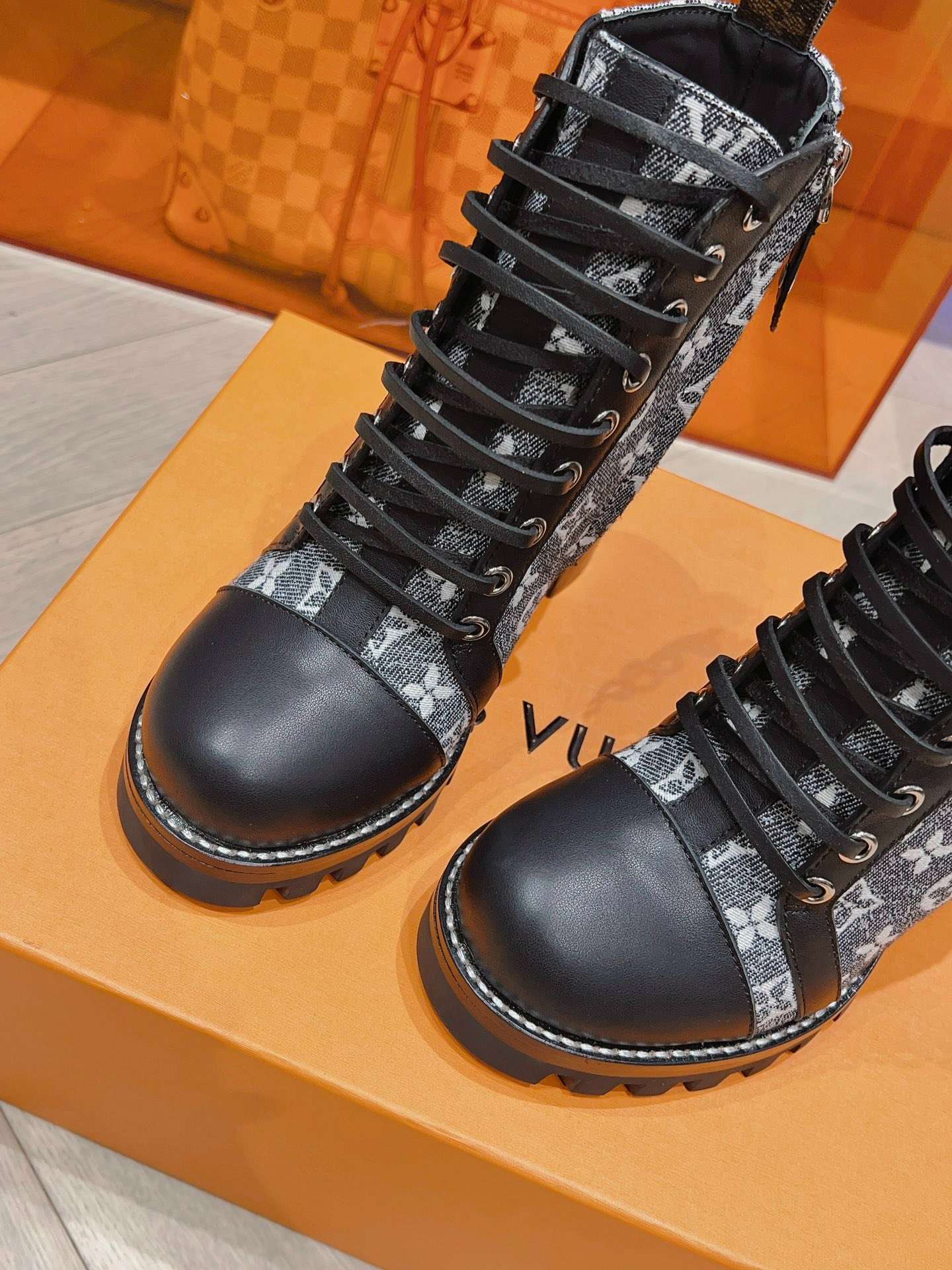 L0vis Vvtt0n Moonlight Ankle Boots Black For Women