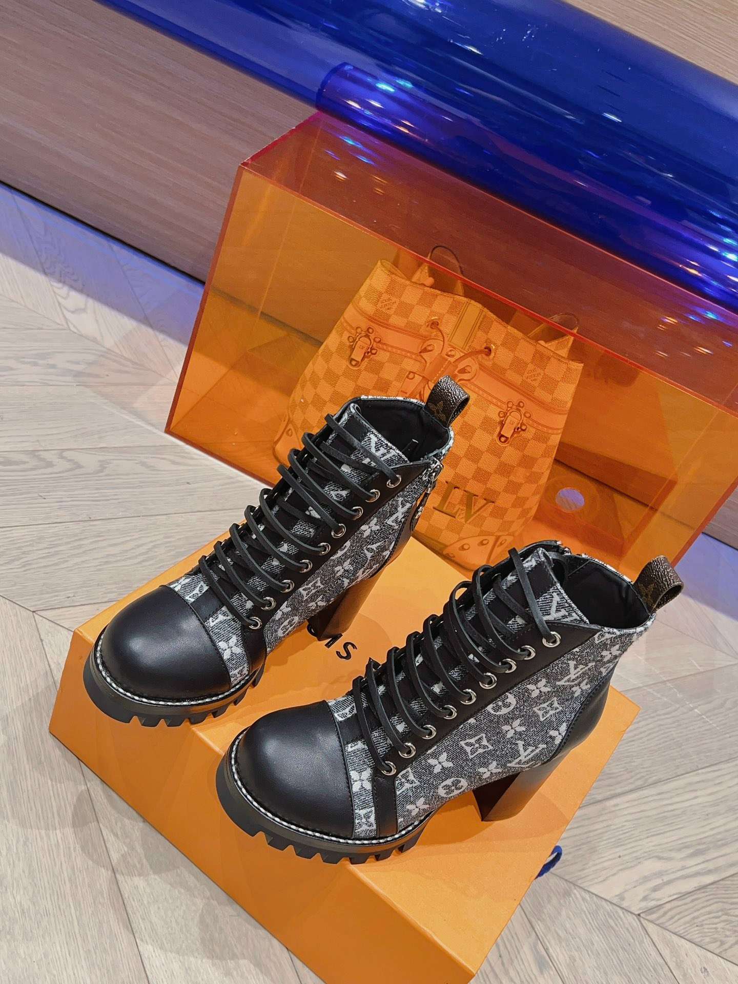 L0vis Vvtt0n Moonlight Ankle Boots Black For Women