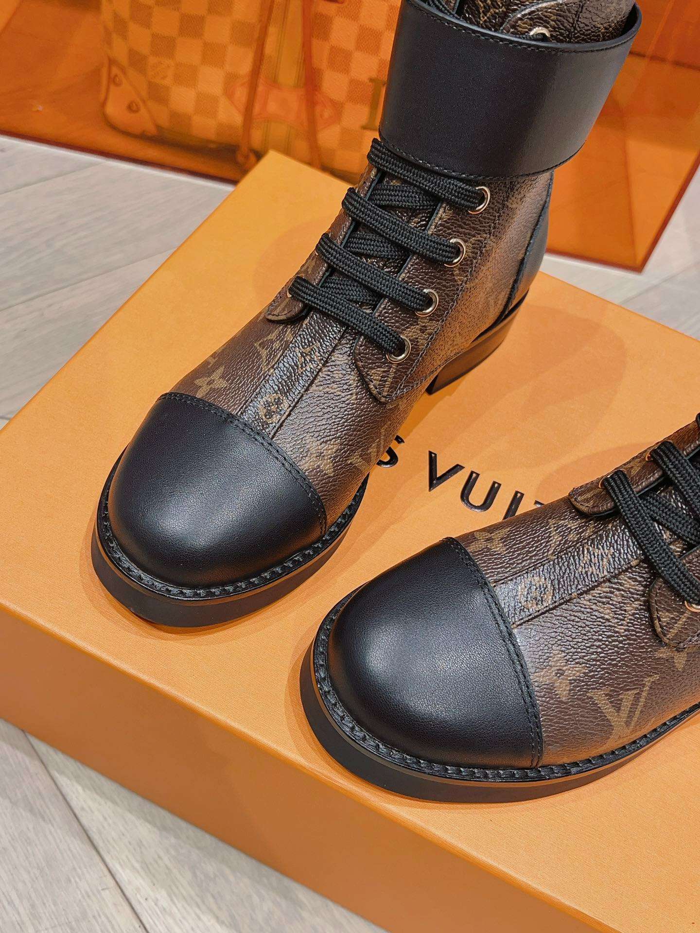 L0vis Vvtt0n Wonderland Flat Ranger Brown For Women 1AAV61