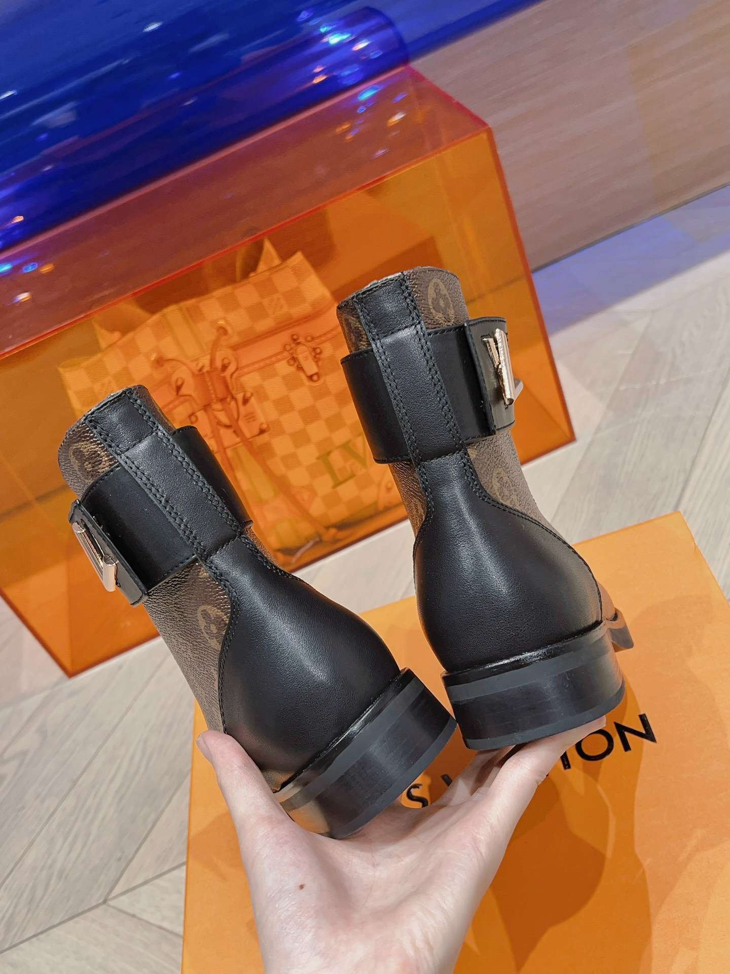 L0vis Vvtt0n Wonderland Flat Ranger Brown For Women 1AAV61