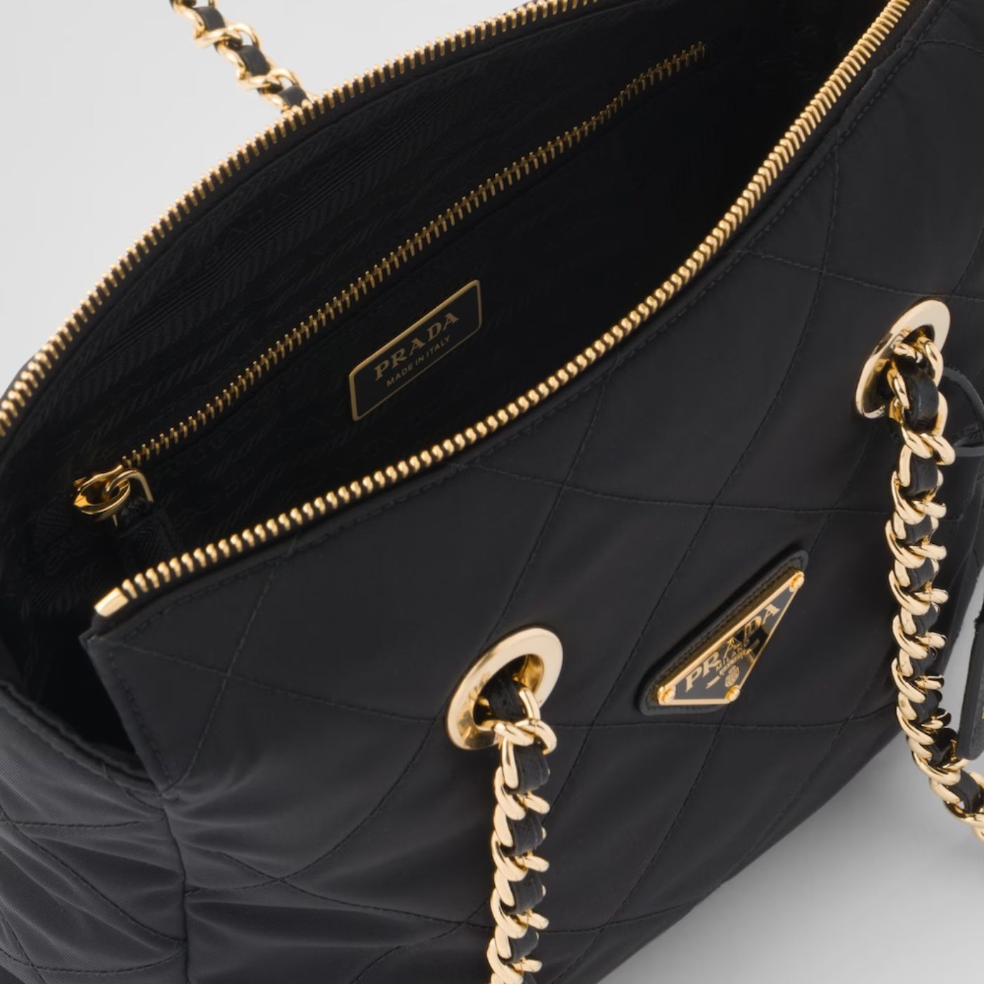 Pra*a Re-Edition 1995 Chaîne Re-Nylon Tote Black Bag For Women 1BG468_2AOS_F0002_V_COO- 25 Cm/ 9.8 Inches