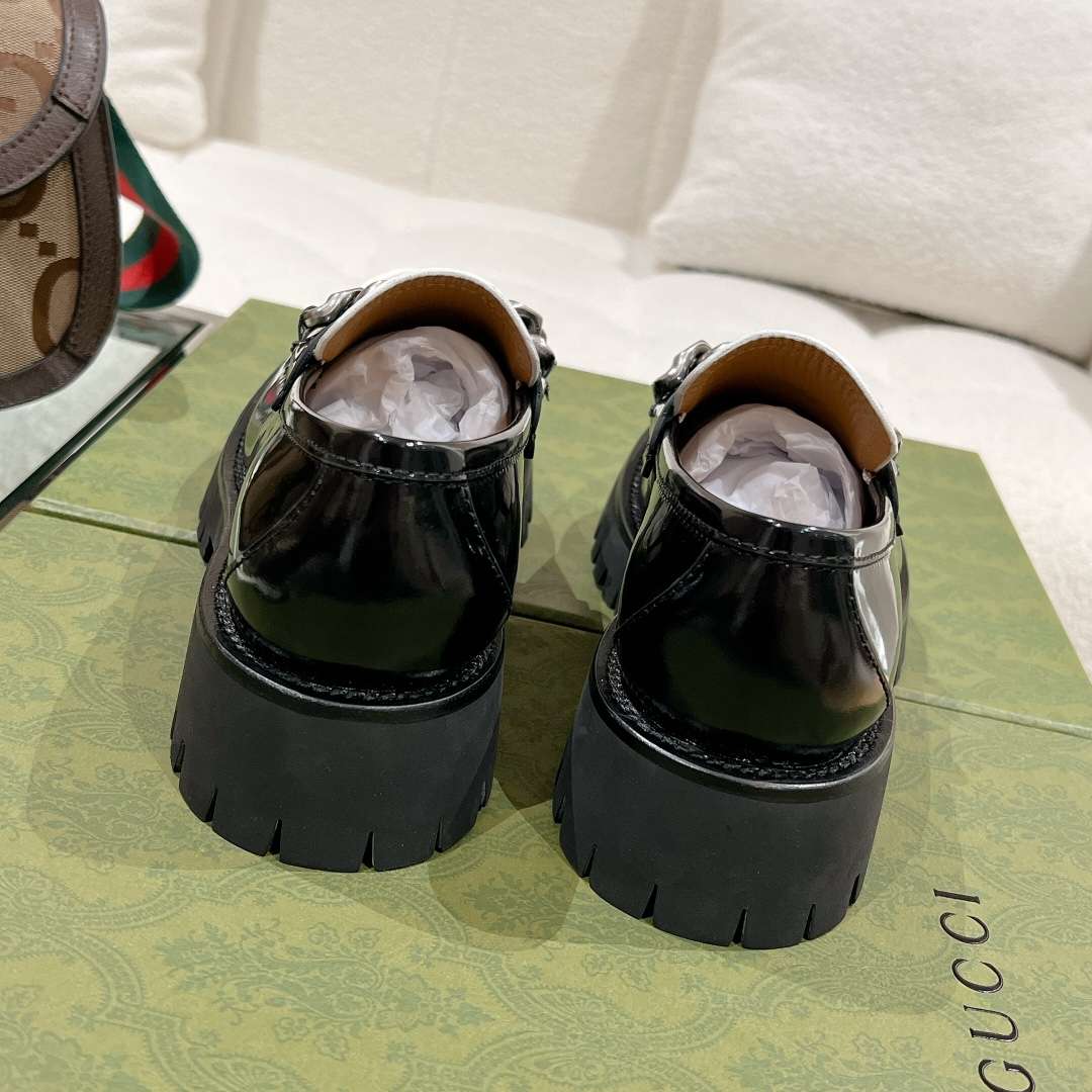 Gvc*1 Chain Double G Logo Fastener Loafers White For Women