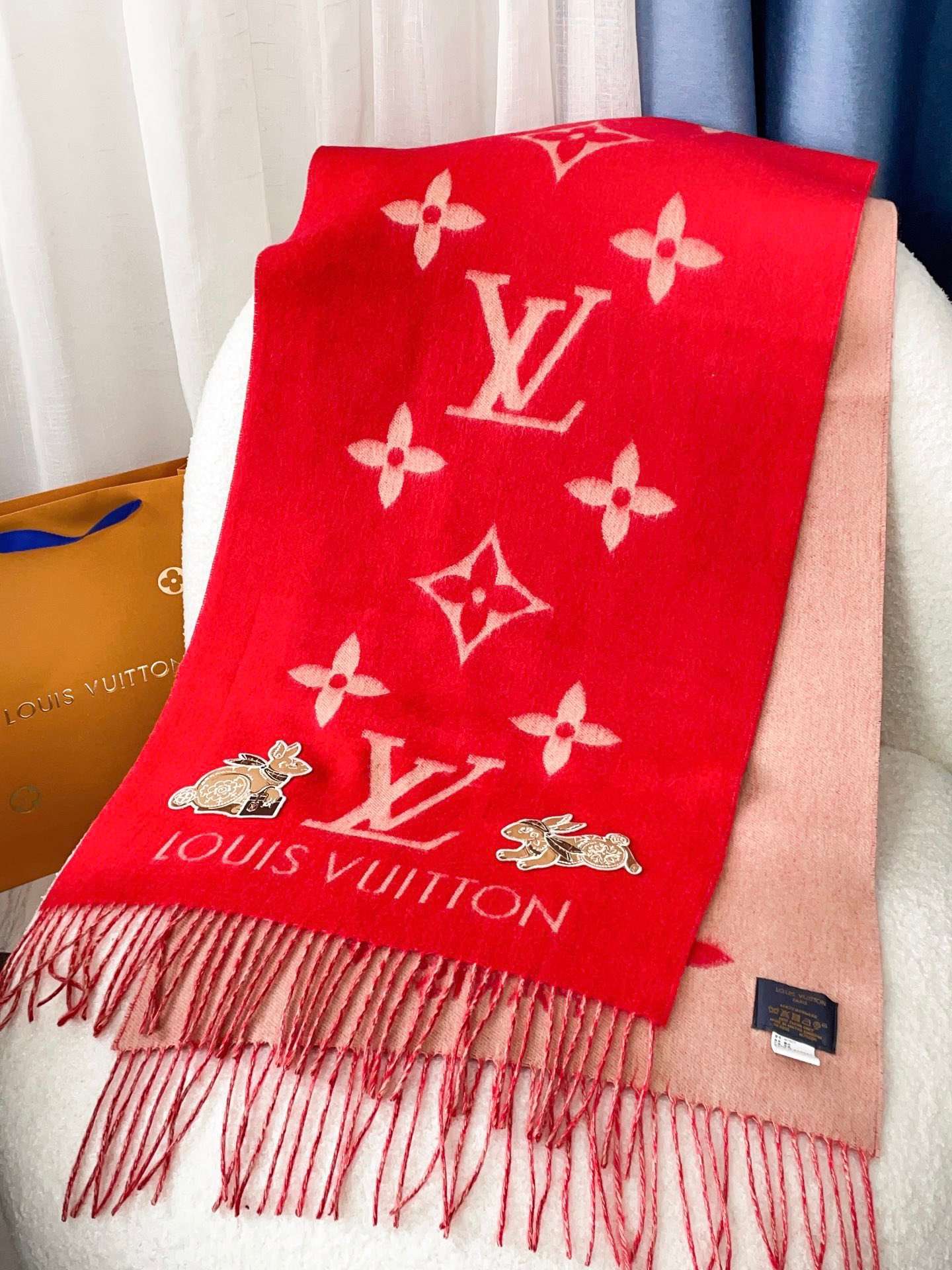 L0vis Vvtt0n Precious Rabbit LV Essential Scarf Red For Women