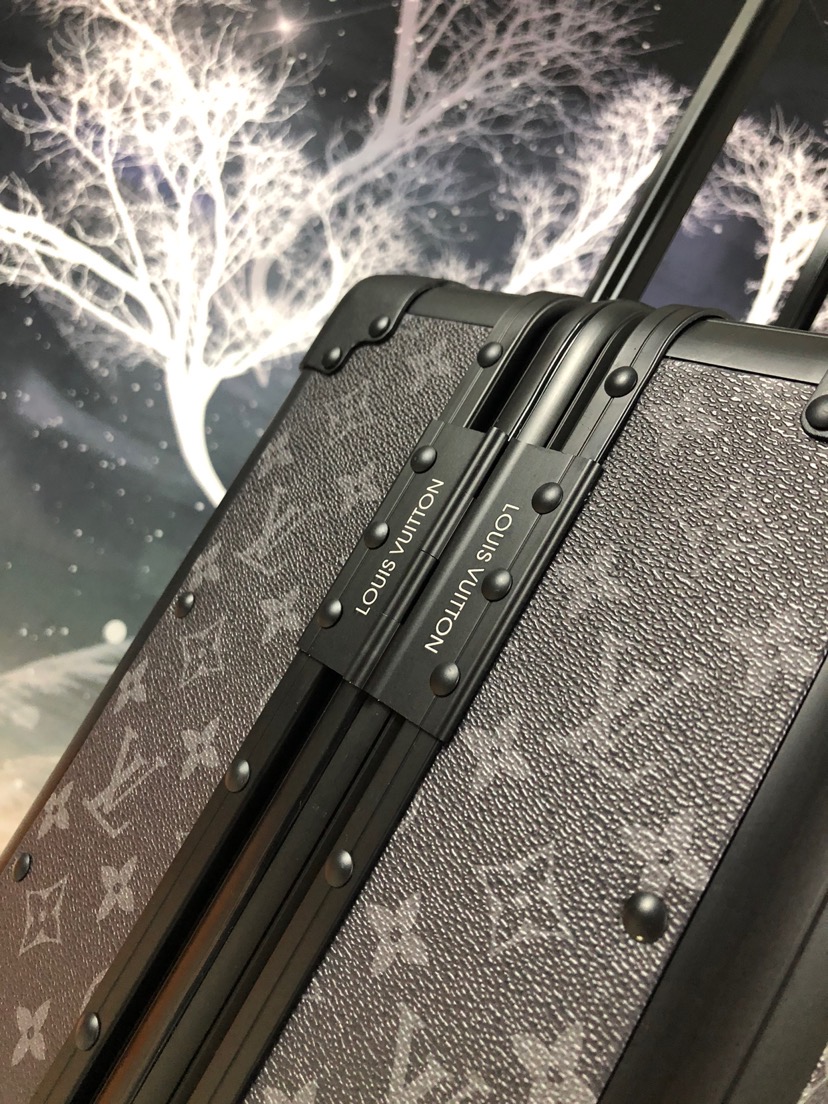 L0vis Vvtt0n Rolling Trunk Black 55cm/21.6in