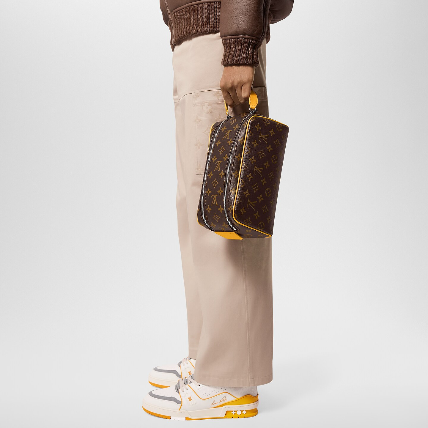 L0vis Vvtt0n Dopp Kit Toiletry Bag Yellow 11in/28cm M46764