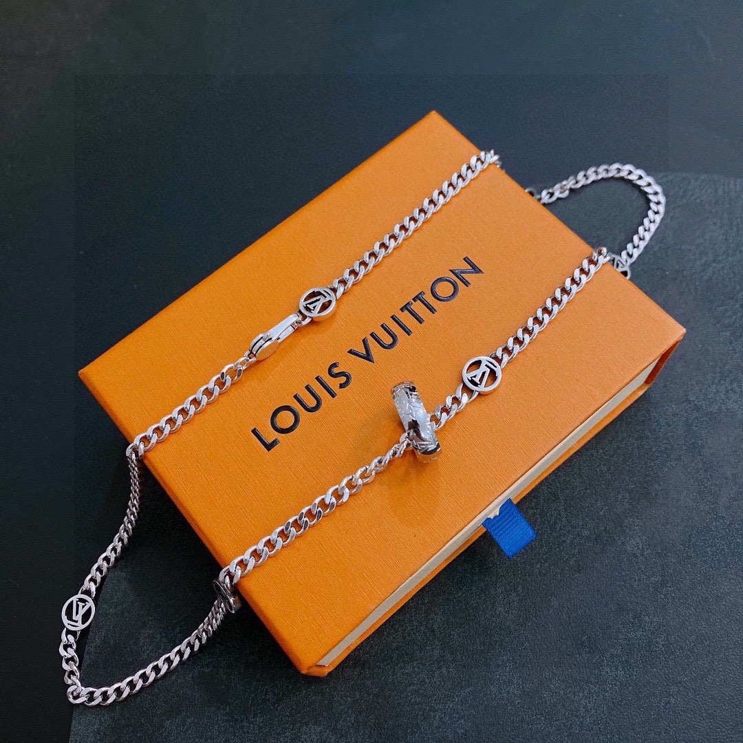 L0vis Vvtt0n Necklace Silver For Women