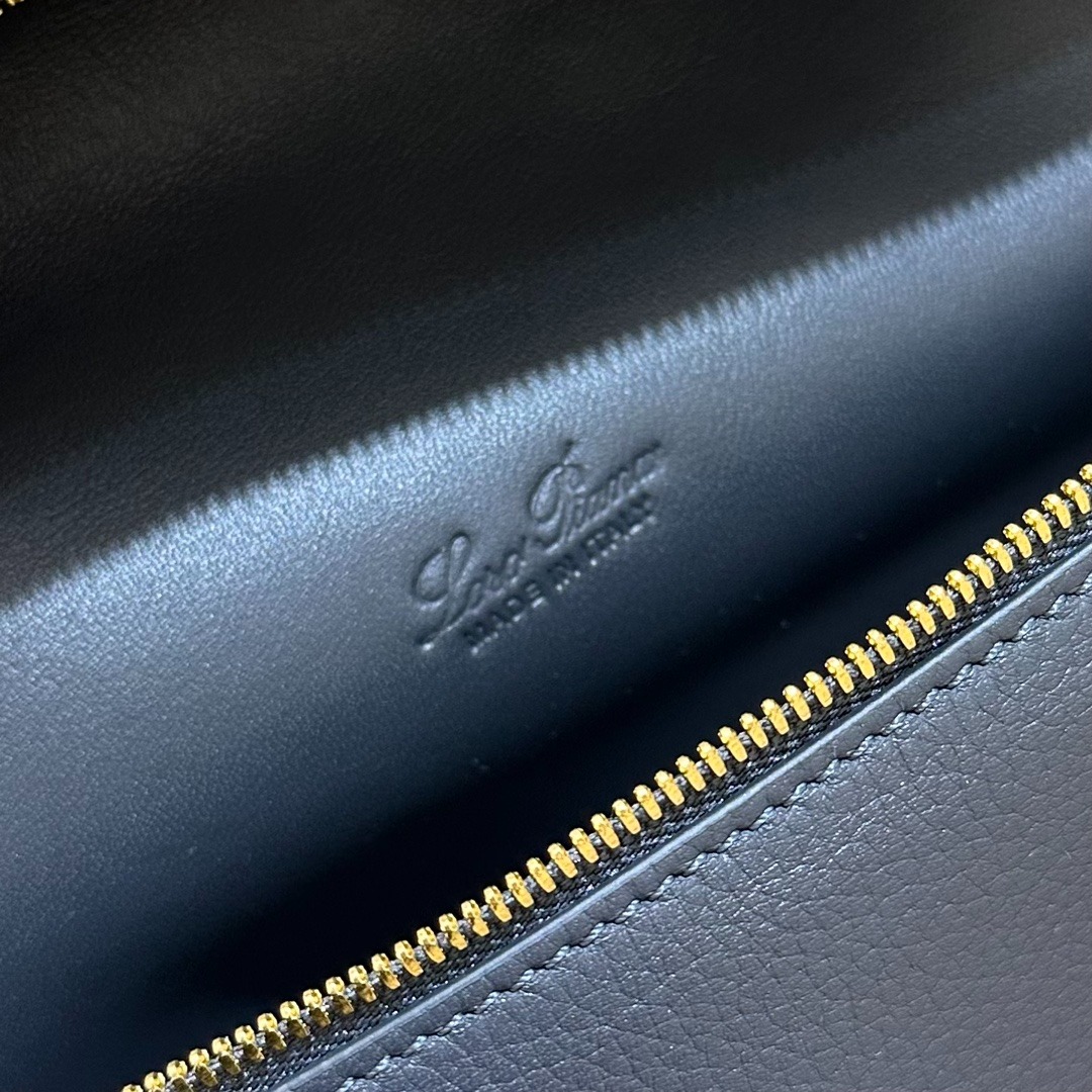 [True-to-ORIGINAL] L0r0 P1ana Extra Pocket L27 Bag Navy Blue For Women 10.6in/27cm FAN4043 W000