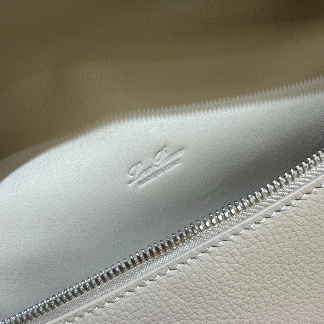 [True-to-ORIGINAL] L0r0 P1ana Extra Pocket L27 Bag Whisper Beige For Women 10.6in/27cm FAN4043 1615