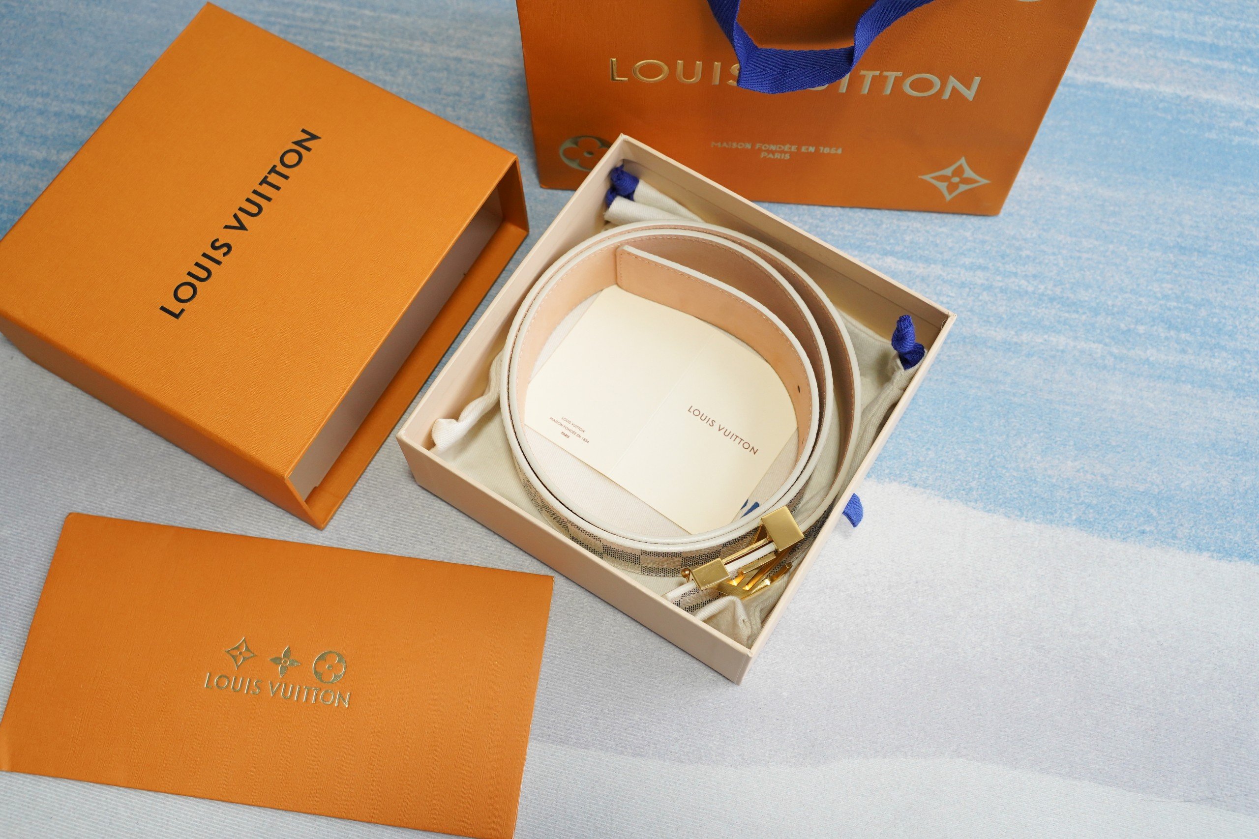 L0vis Vvtt0n LV Initiales Damier Azur Canvas Belt Grey For Women M9609U