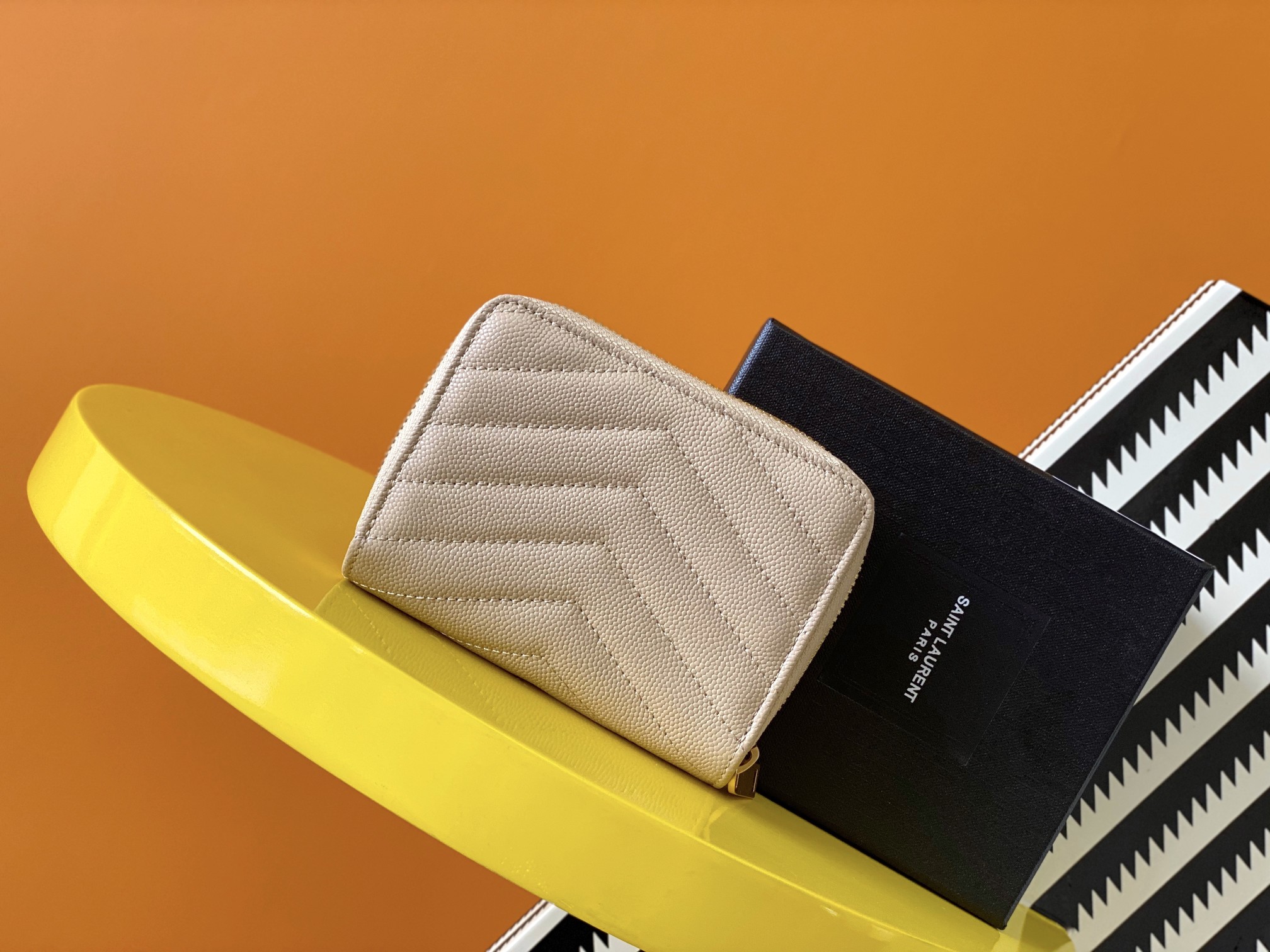 Sa1nt Lau*nt Cassandre Matelaseé Compact Zip Around Wallet Dark Beige For Women 4.7in/12cm 668288BOW012721 Y51