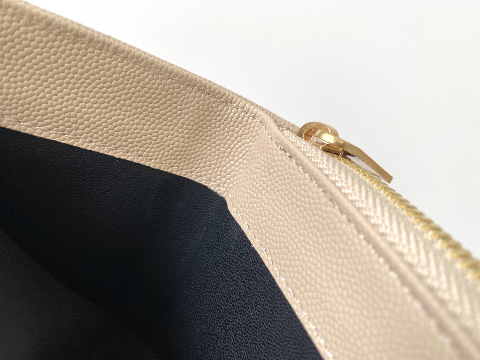 Sa1nt Lau*nt Cassandre Matelaseé Compact Zip Around Wallet Dark Beige For Women 4.7in/12cm 668288BOW012721 Y51