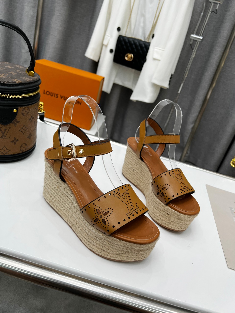 L0vis Vvtt0n Women’s Starboard Wedge Sandal Brown For Women LV 1A9PLN