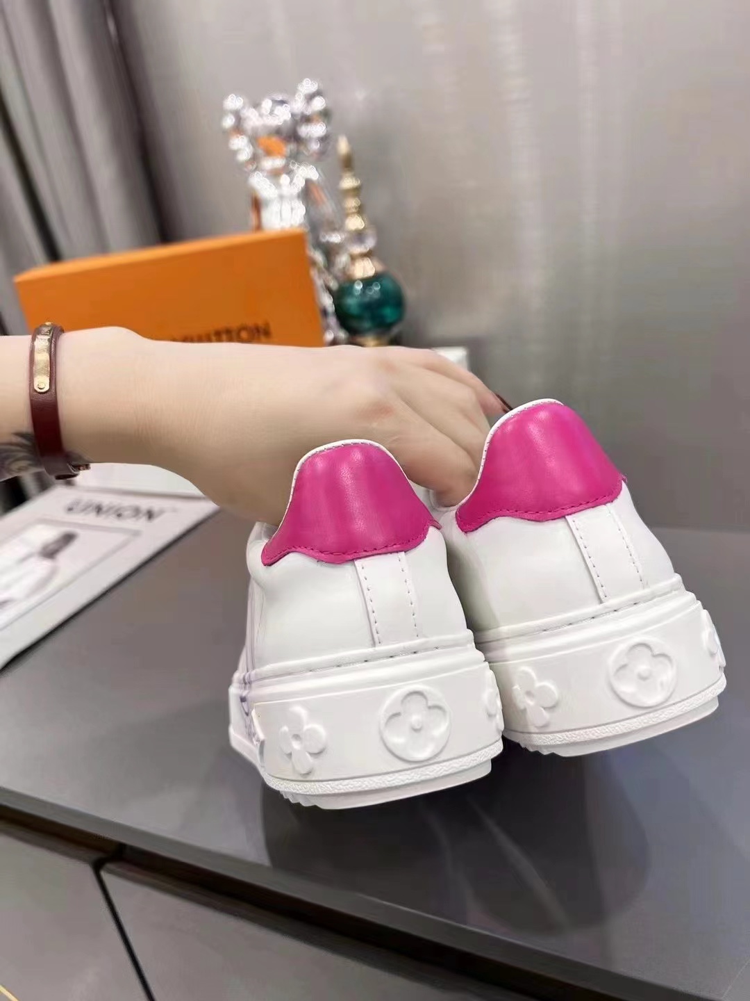 L0vis Vvtt0n Women’s Time Out Sneaker Fuchsia Pink For Women LV 1AA1BN