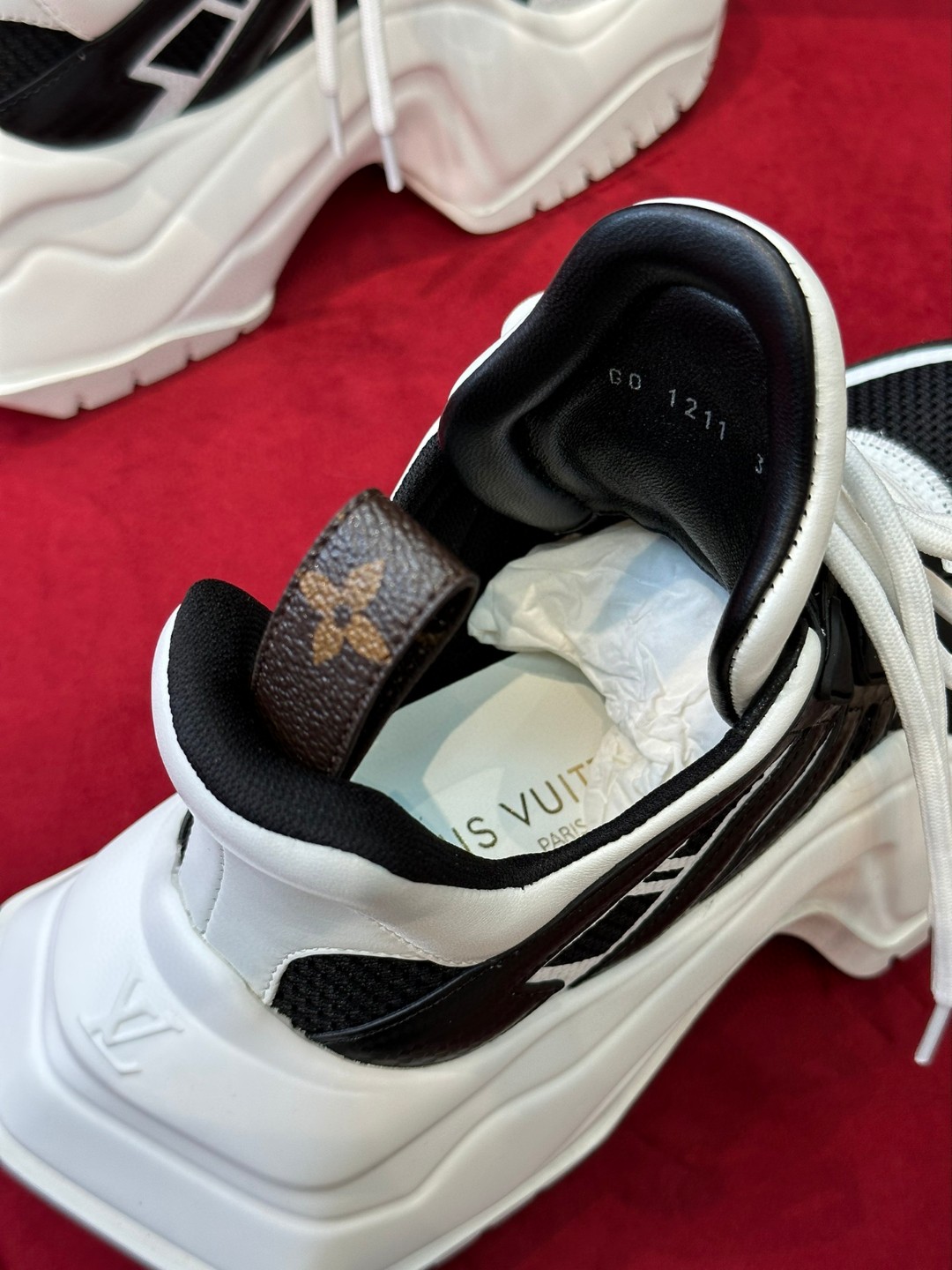 L0vis Vvtt0n LV Archlight Sneaker Black For Women