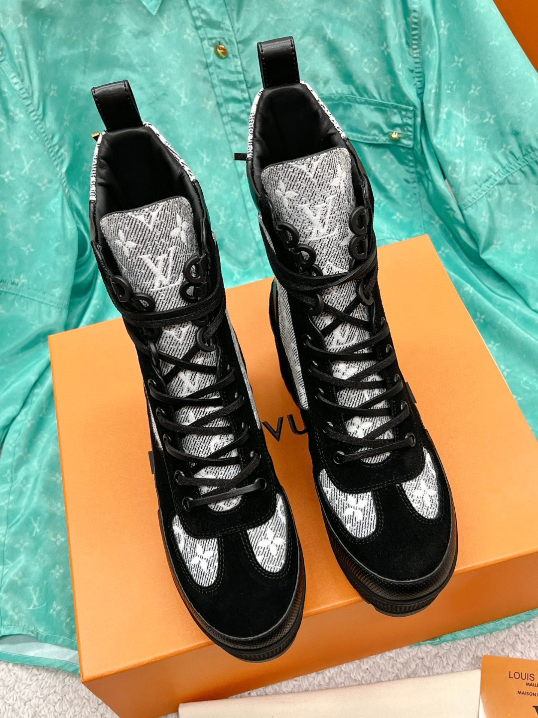 L0vis Vvtt0n Laureate Desert Boots Grey For Women