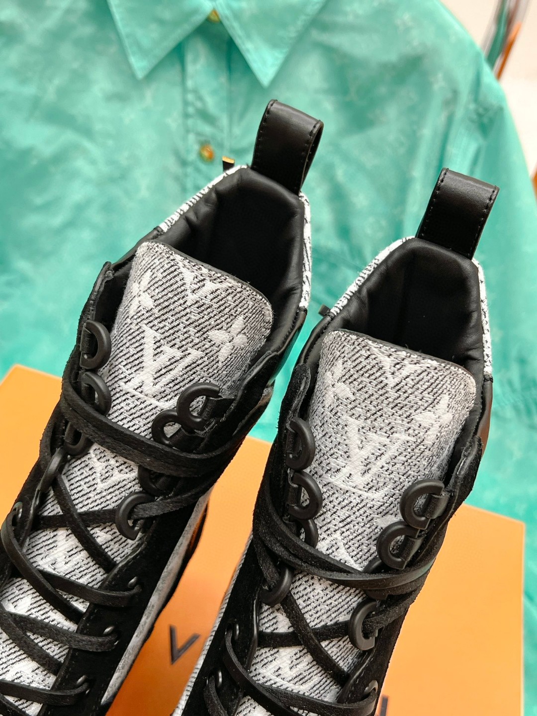 L0vis Vvtt0n Laureate Desert Boots Grey For Women