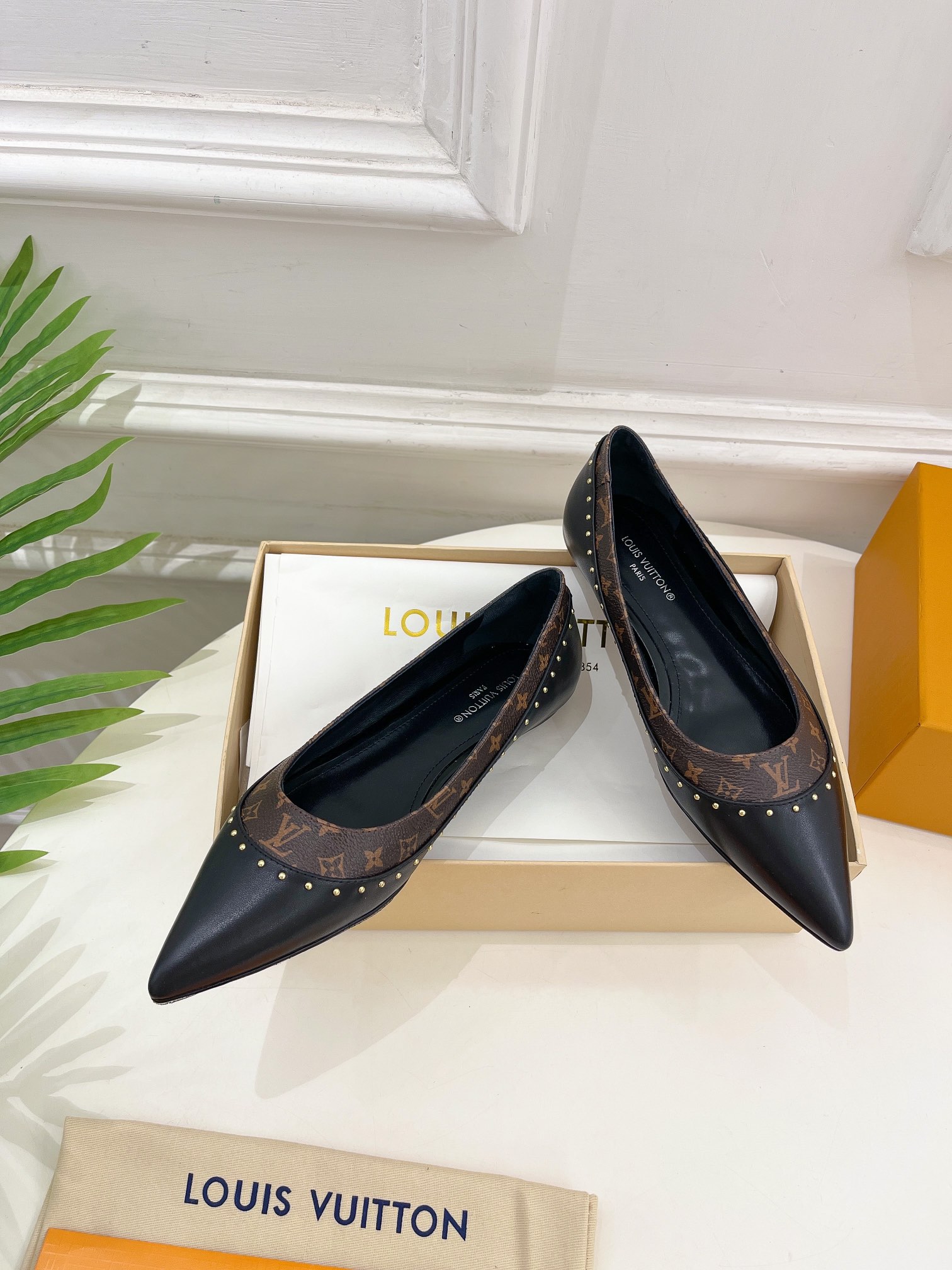 L0vis Vvtt0n Signature Flat Ballerina Black For Women 1AACKN