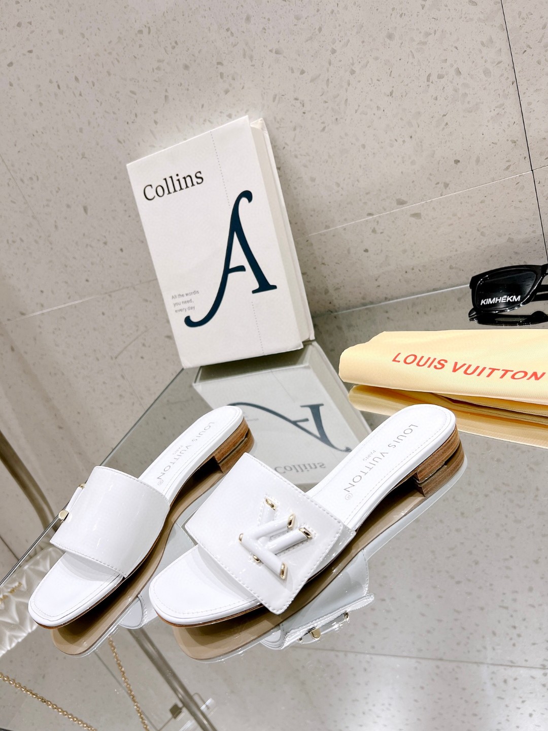 L0vis Vvtt0n Shake Flat Mule White For Women