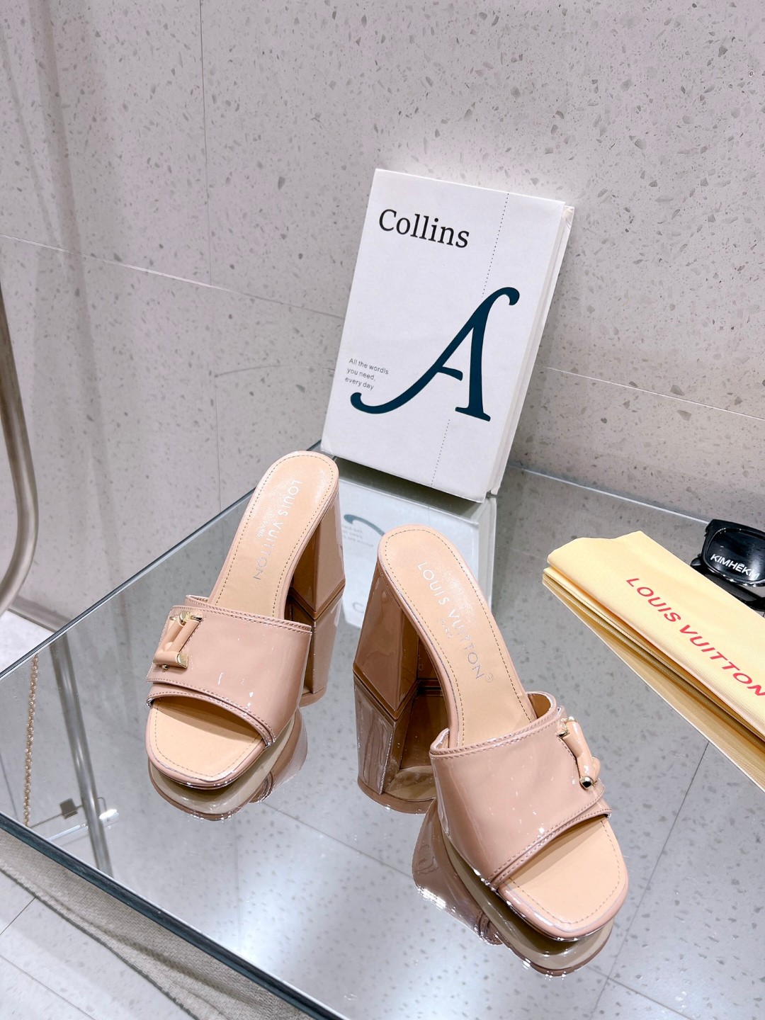 L0vis Vvtt0n Shake Mule Beige For Women