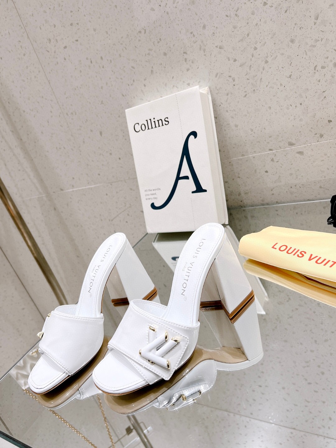 L0vis Vvtt0n Shake Mule White For Women