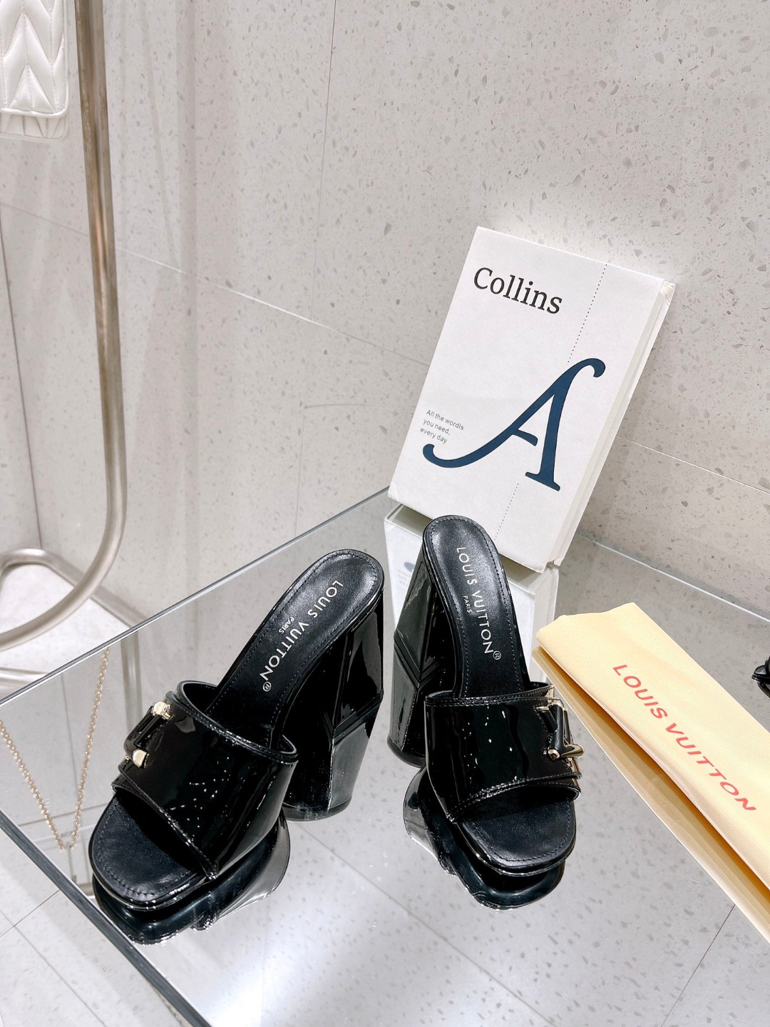 L0vis Vvtt0n Shake Mule Black For Women