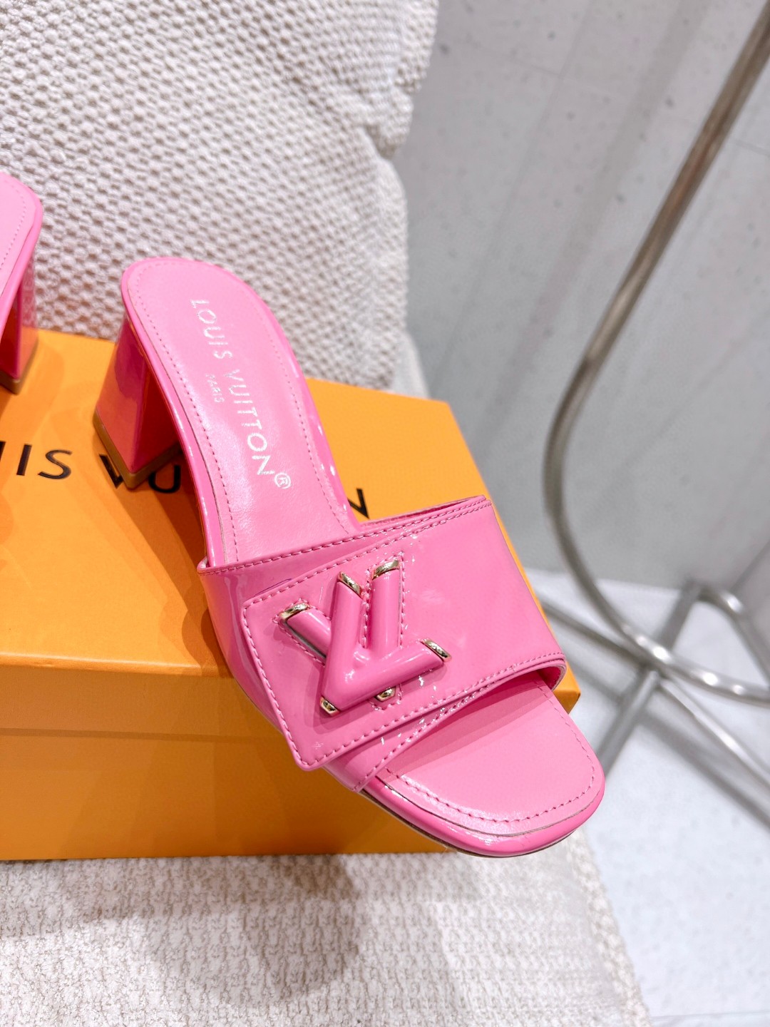 L0vis Vvtt0n Shake Mule Pink For Women