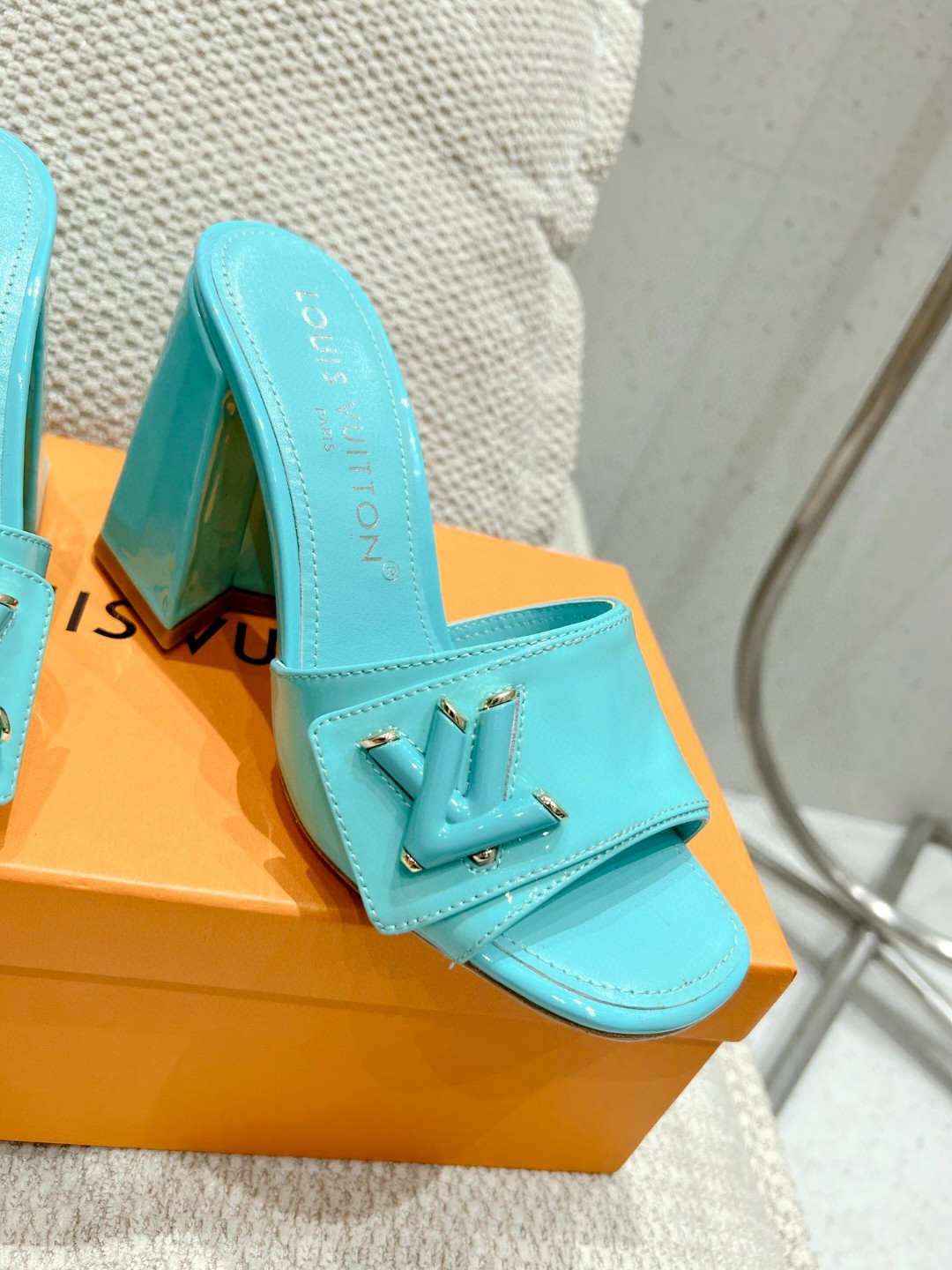 L0vis Vvtt0n Shake Mule Jade Green For Women