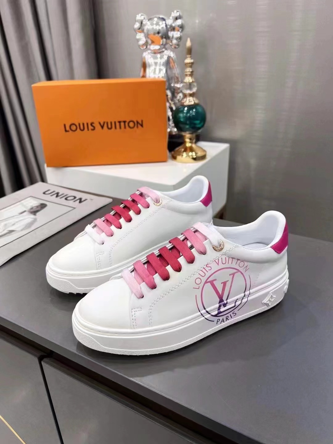 L0vis Vvtt0n Women’s Time Out Sneaker Fuchsia Pink For Women LV 1AA1BN