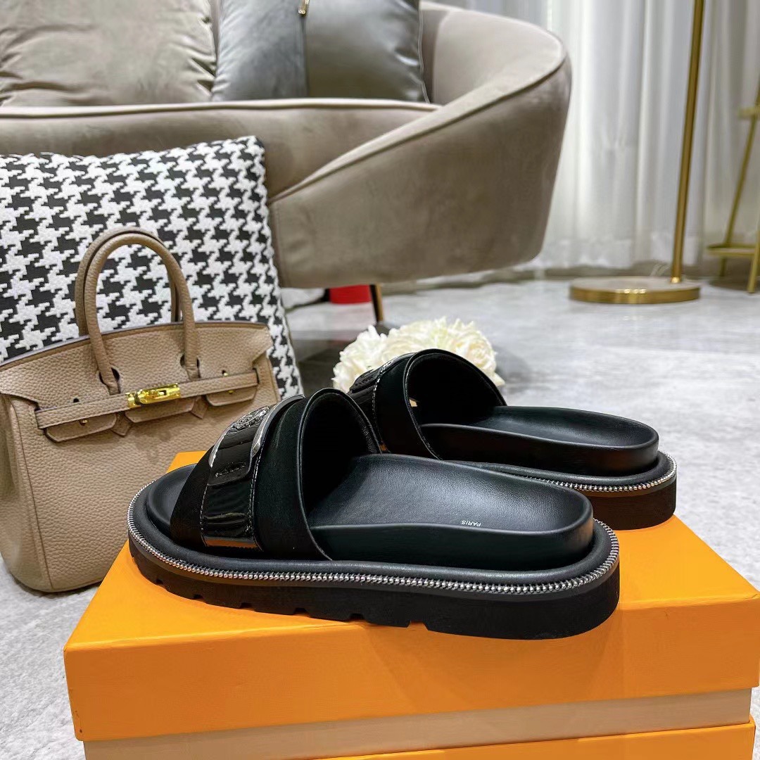 L0vis Vvtt0n Women’s Pool Pillow Flat Comfort Mule Black For Women LV