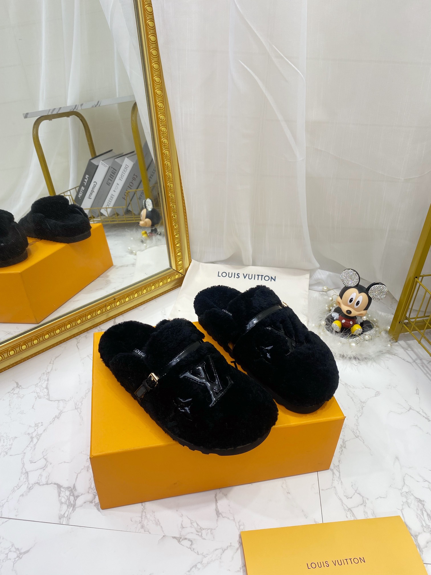 L0vis Vvtt0n Women’s Winterbreak Flat Comfort Mule Dark Blue For Women LV