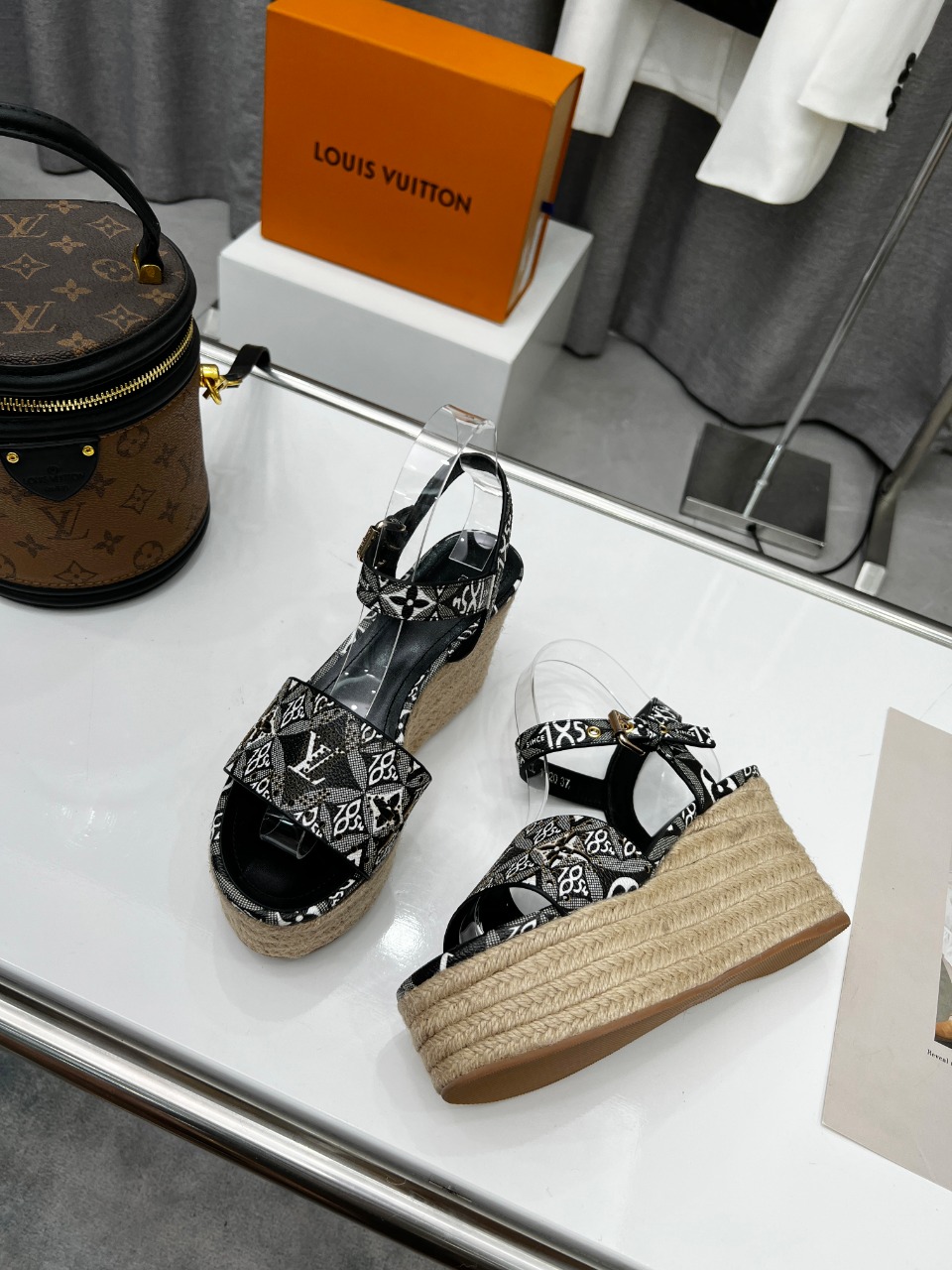 L0vis Vvtt0n Women’s Starboard Wedge Sandal Black And White For Women LV