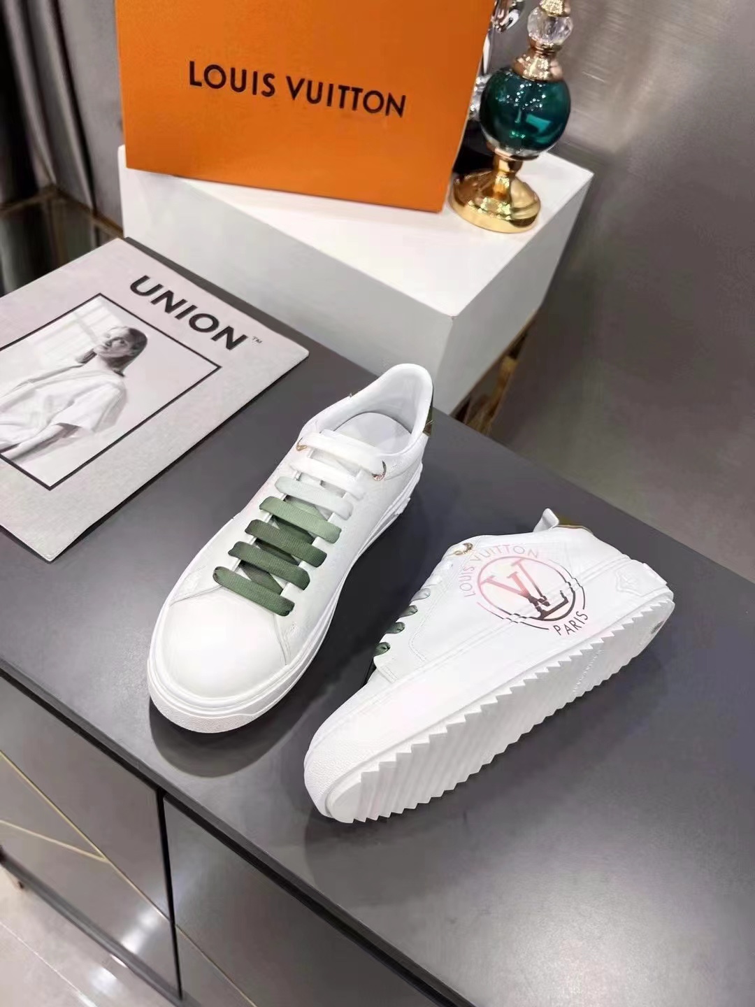 L0vis Vvtt0n Women’s Time Out Sneaker Khaki Green For Women LV 1AA1C3