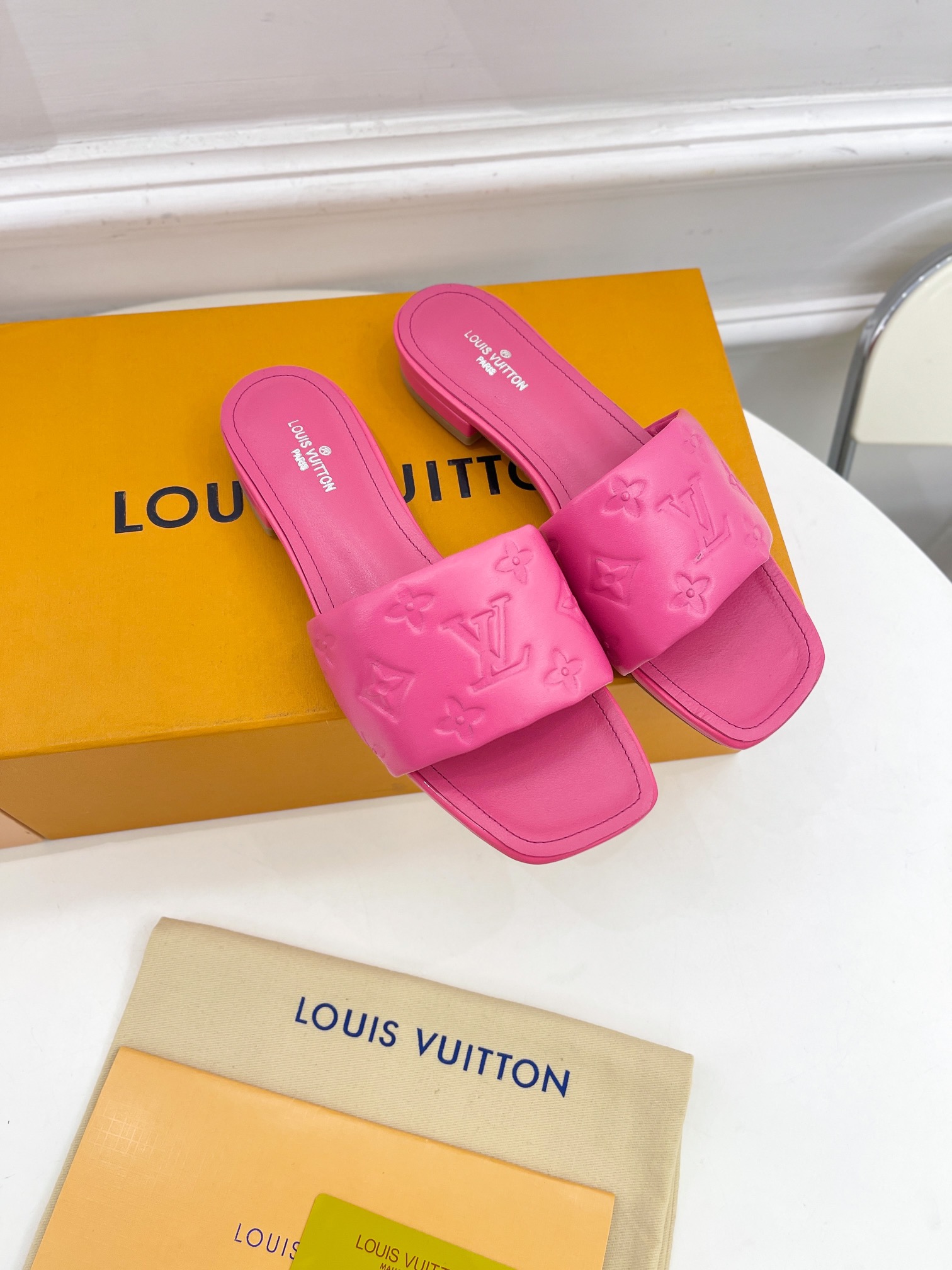 L0vis Vvtt0n Women’s Revival Flat Mule Pink For Women LV 1A9PAX