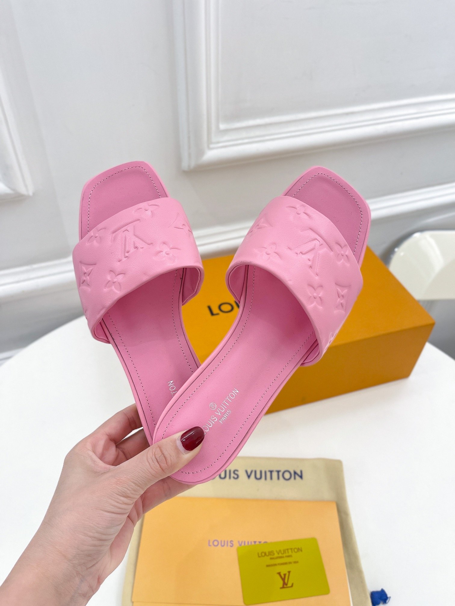 L0vis Vvtt0n Women’s Revival Flat Mule Light Pink For Women LV 1A9PA1