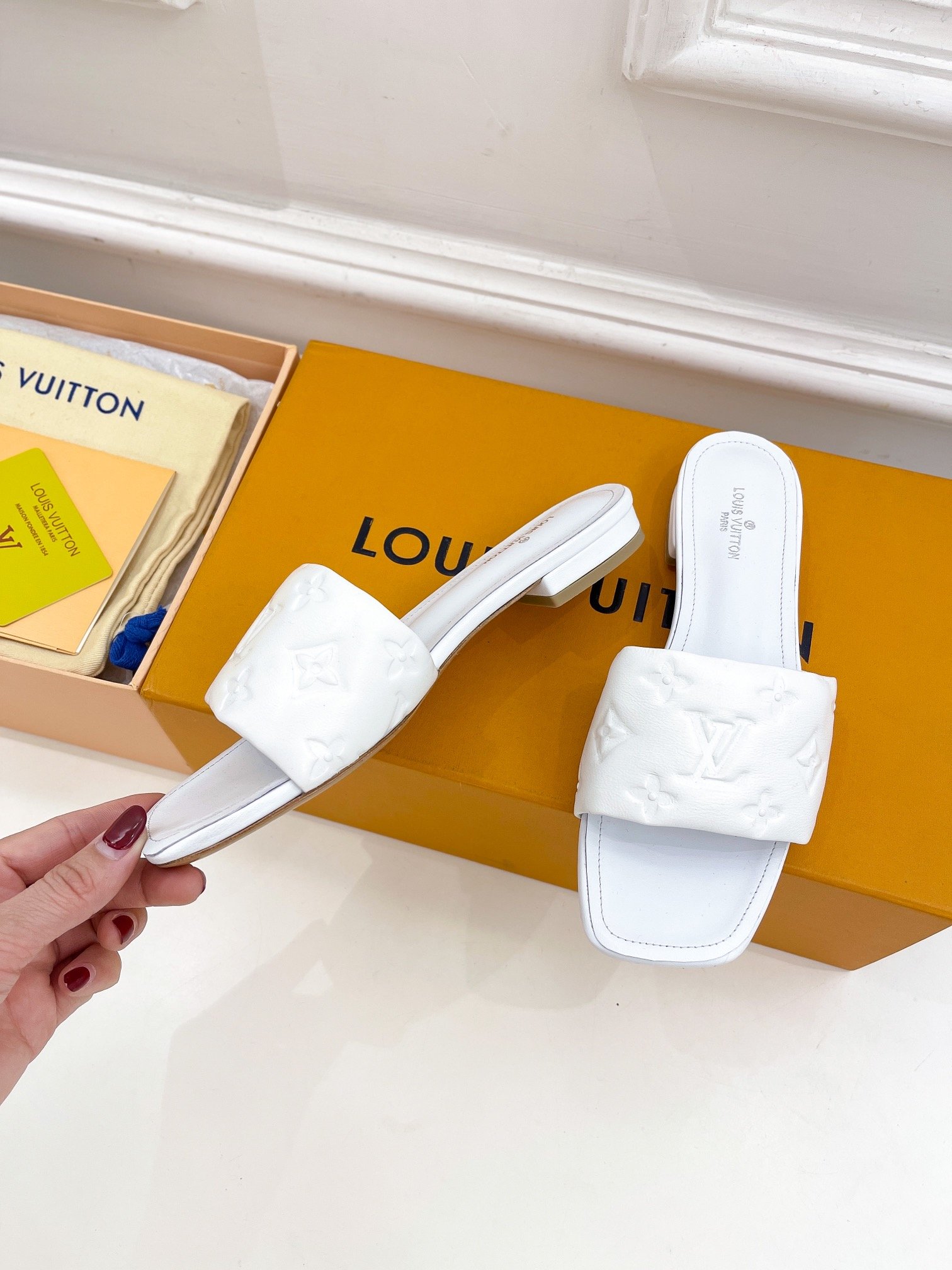 L0vis Vvtt0n Women’s Revival Flat Mule White For Women LV 1A9P4P