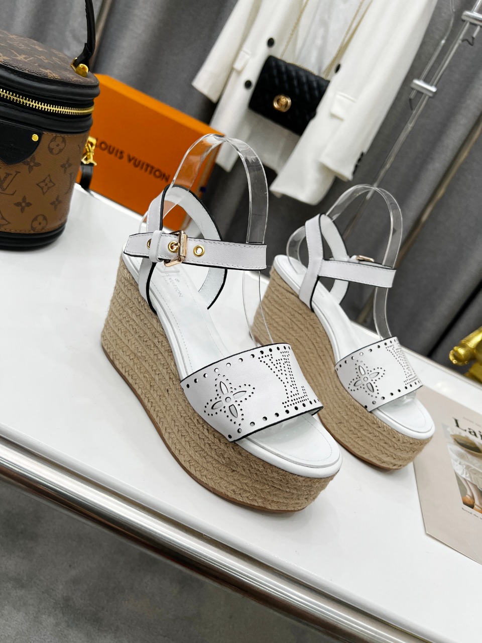 L0vis Vvtt0n Women’s Starboard Wedge Sandal White For Women LV 1A9PKT