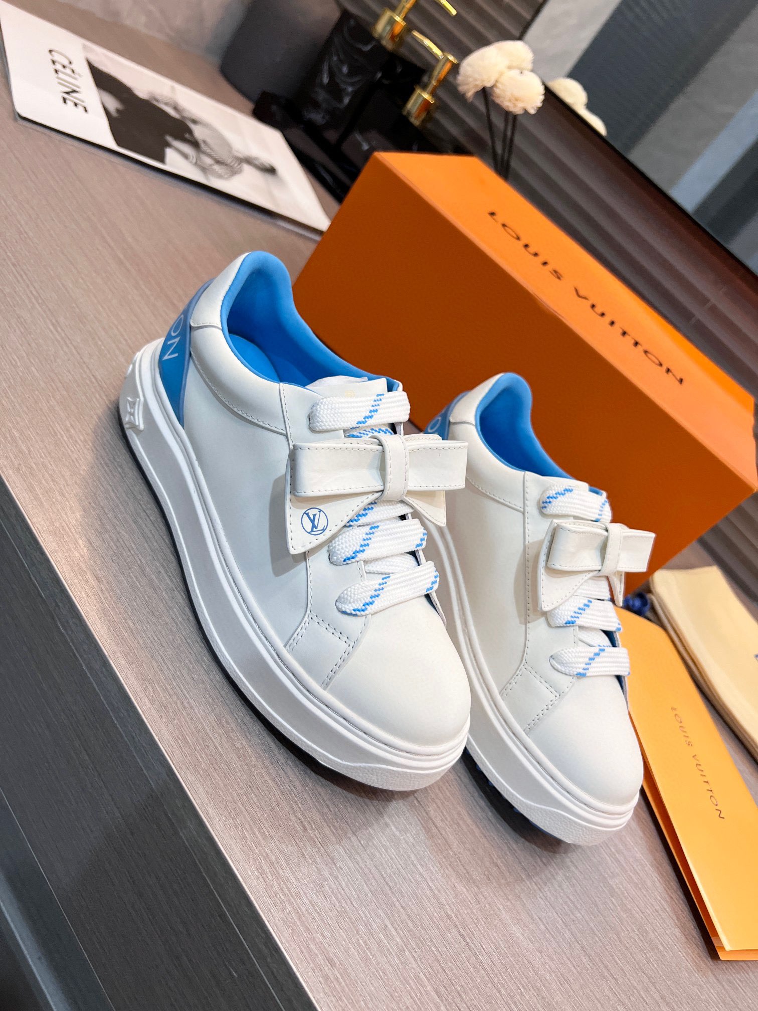 L0vis Vvtt0n Women’s Time Out Sneaker Blue For Women LV