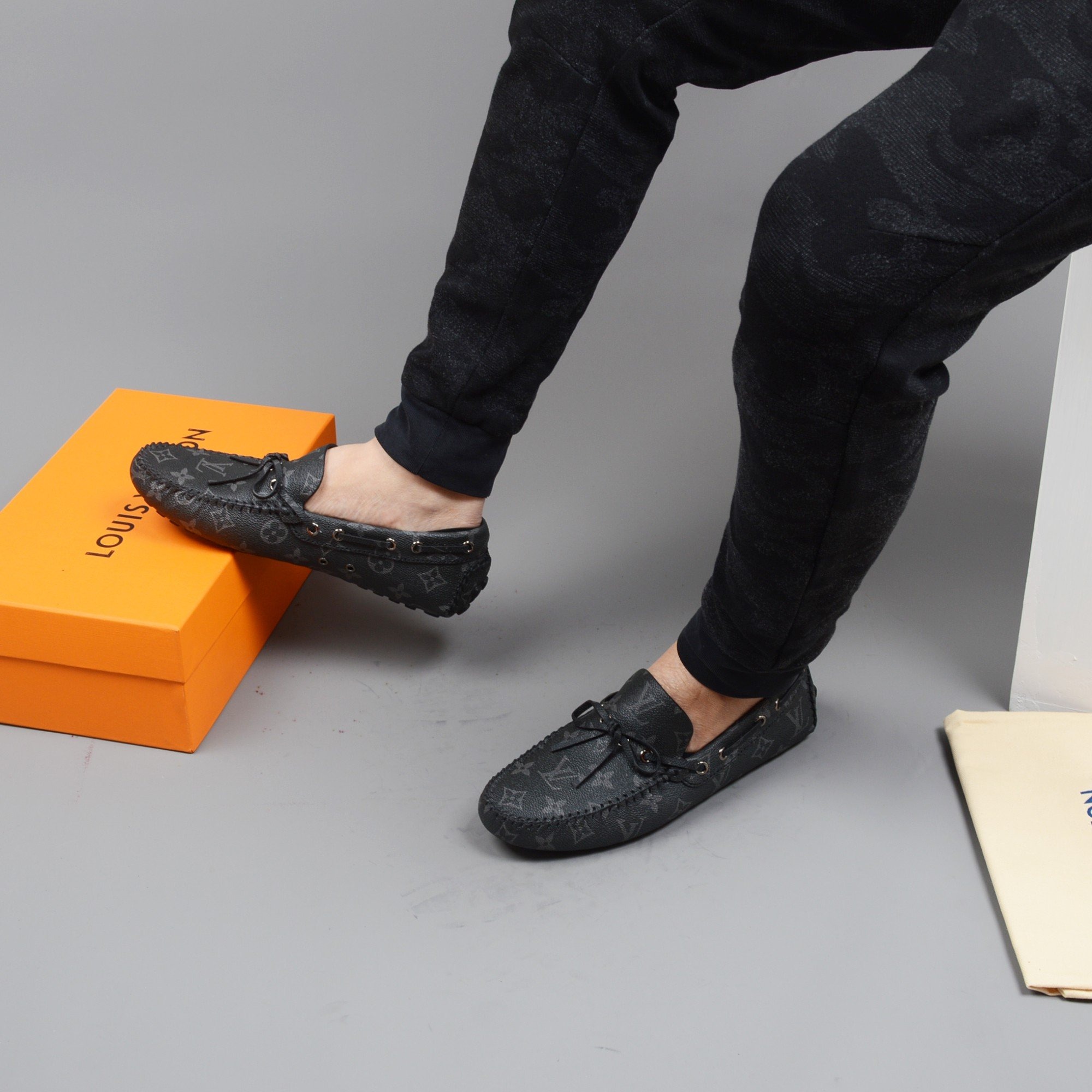 L0vis Vvtt0n Driver Moccasin Black Virgil Abloh For Men LV