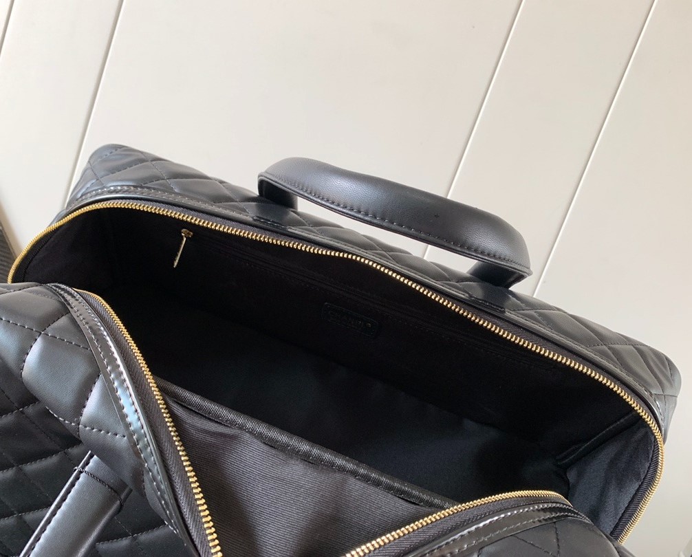 Ch**el Classic D1am0nd-Quilted Suitcase Black 19.3in/49cm