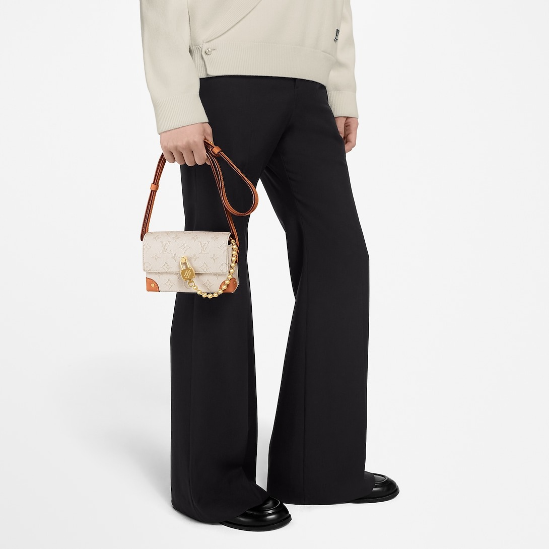 L0vis Vvtt0n Steamer Wearable Wallet Off-White For Men 18cm/7.1in – M14686