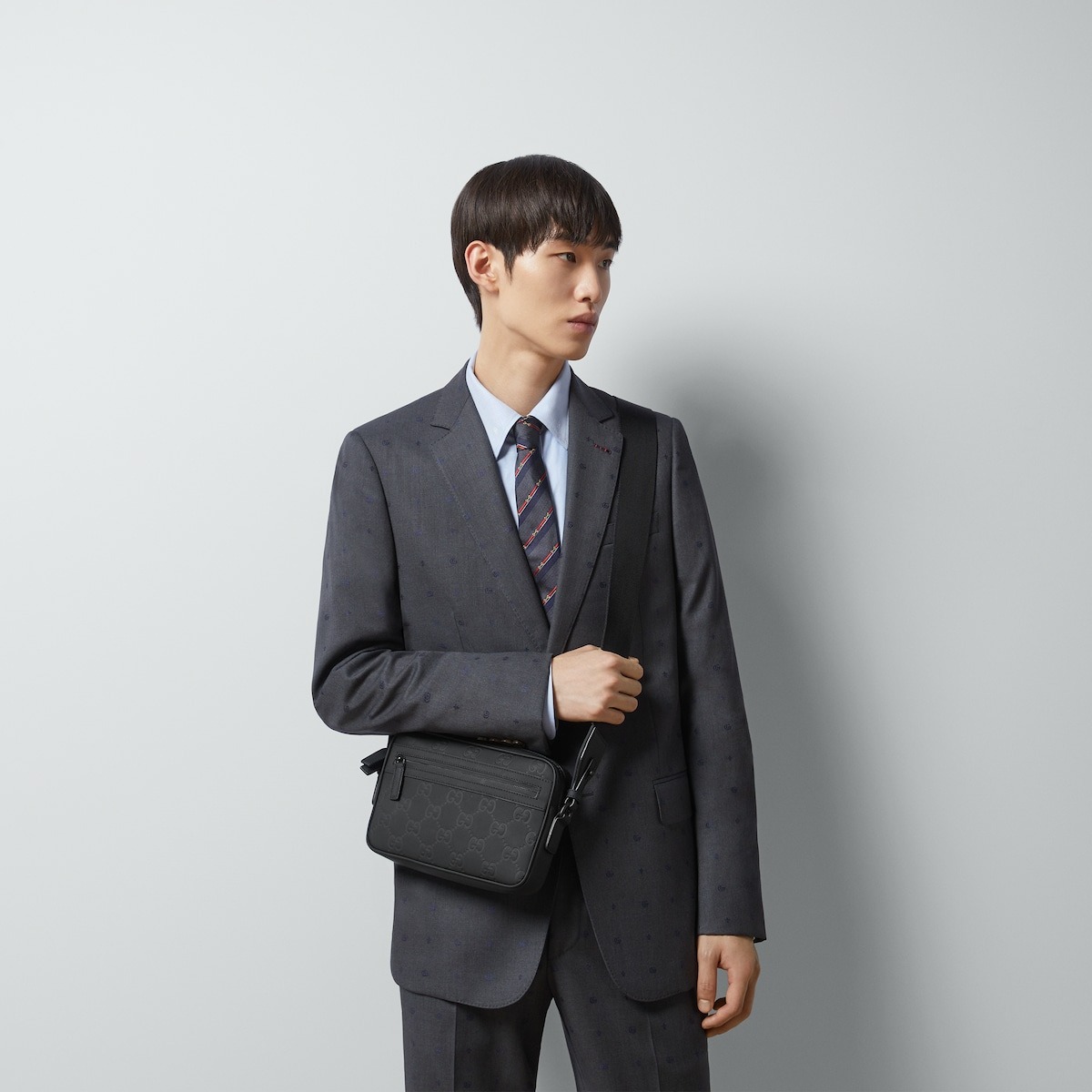 Gvc*1 Rubber-Effect Small Crossbody Bag Black For Men 9.4in/24cm 771293 AAC4D 1000