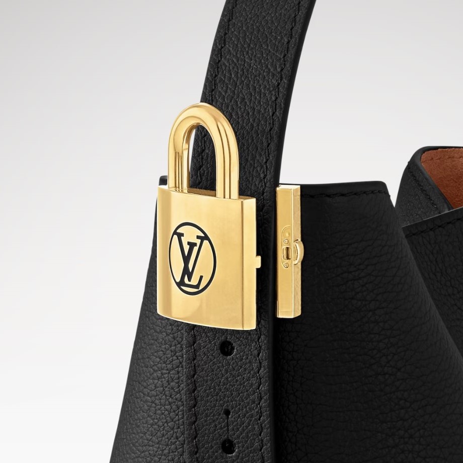 L0vis Vvtt0n Low Key All In BB Black For Women 6.3in/16cm M25543