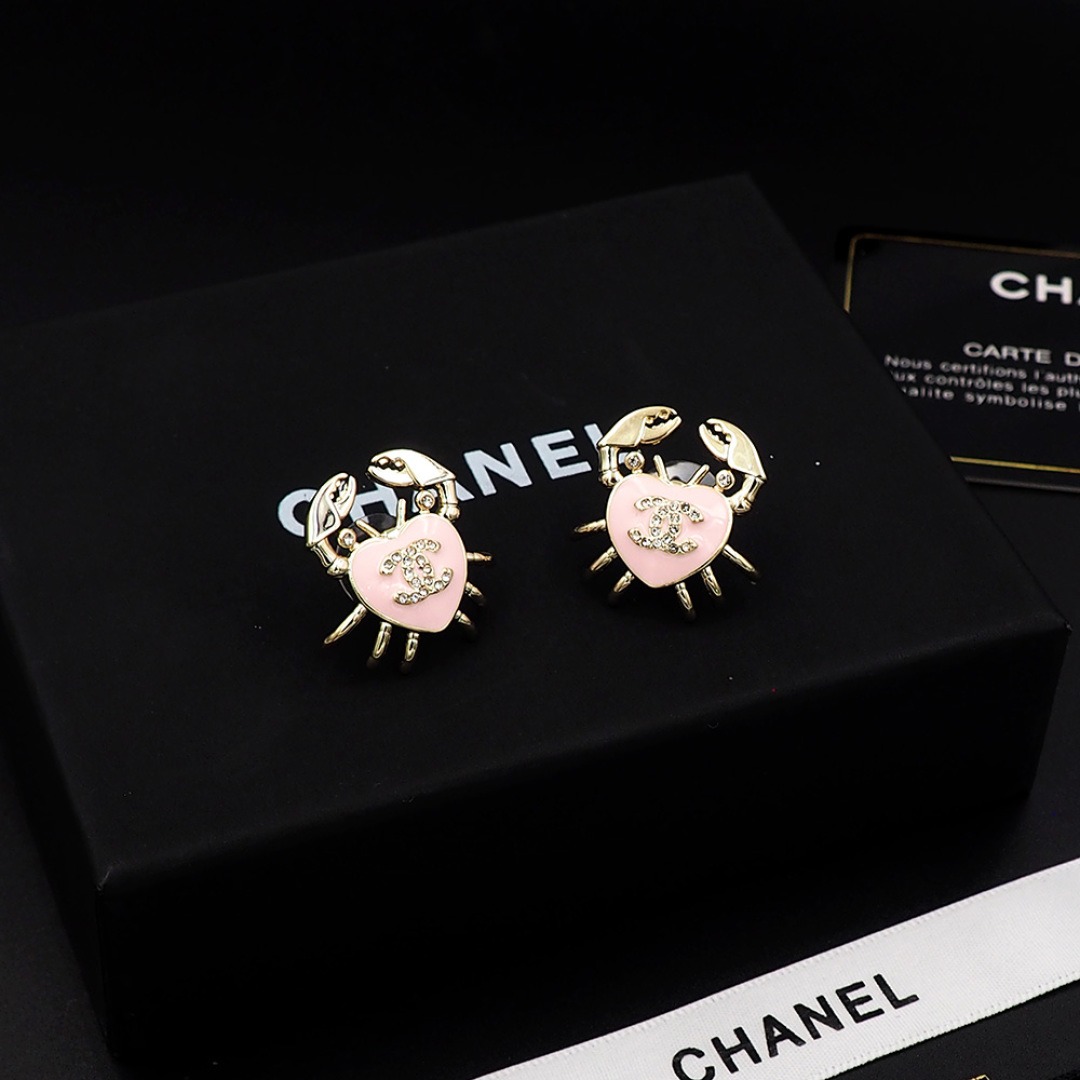 Ch**el Crab Heart Pink Earring Gold – Toned For Women